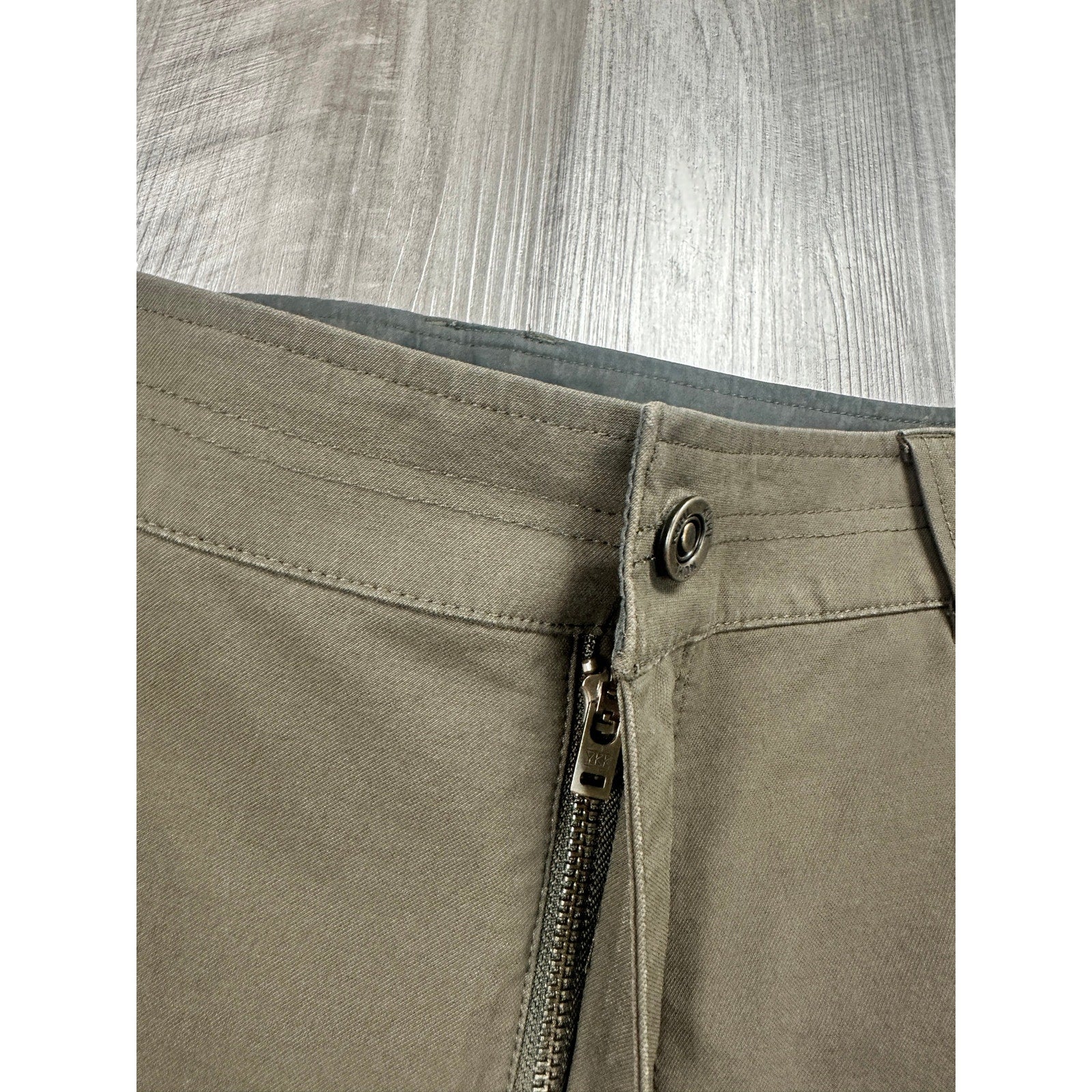 Kuhl Resistor Chino Pants in Olive Khaki — Size 34x30 // Preowned