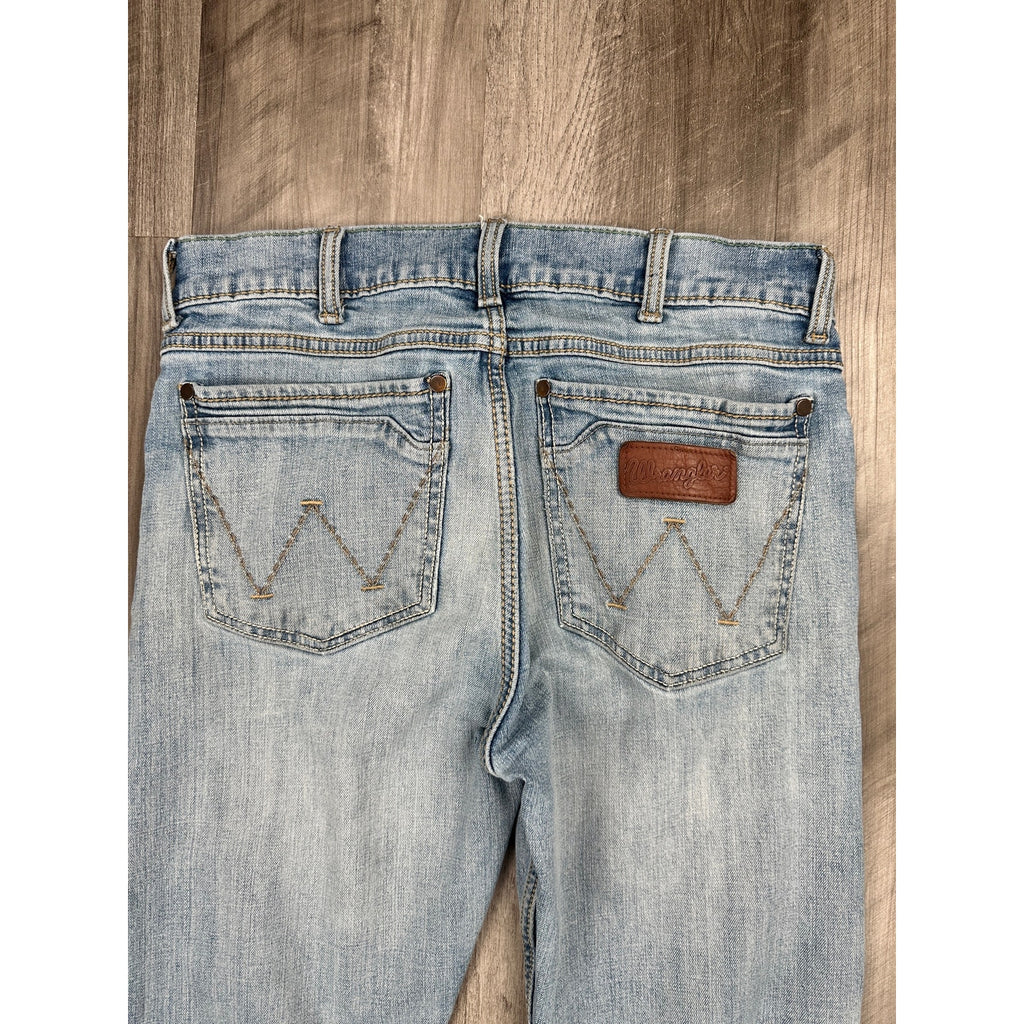 Wrangler Retro Slim Straight Jeans in Blue — Size 30x32 // Preowned