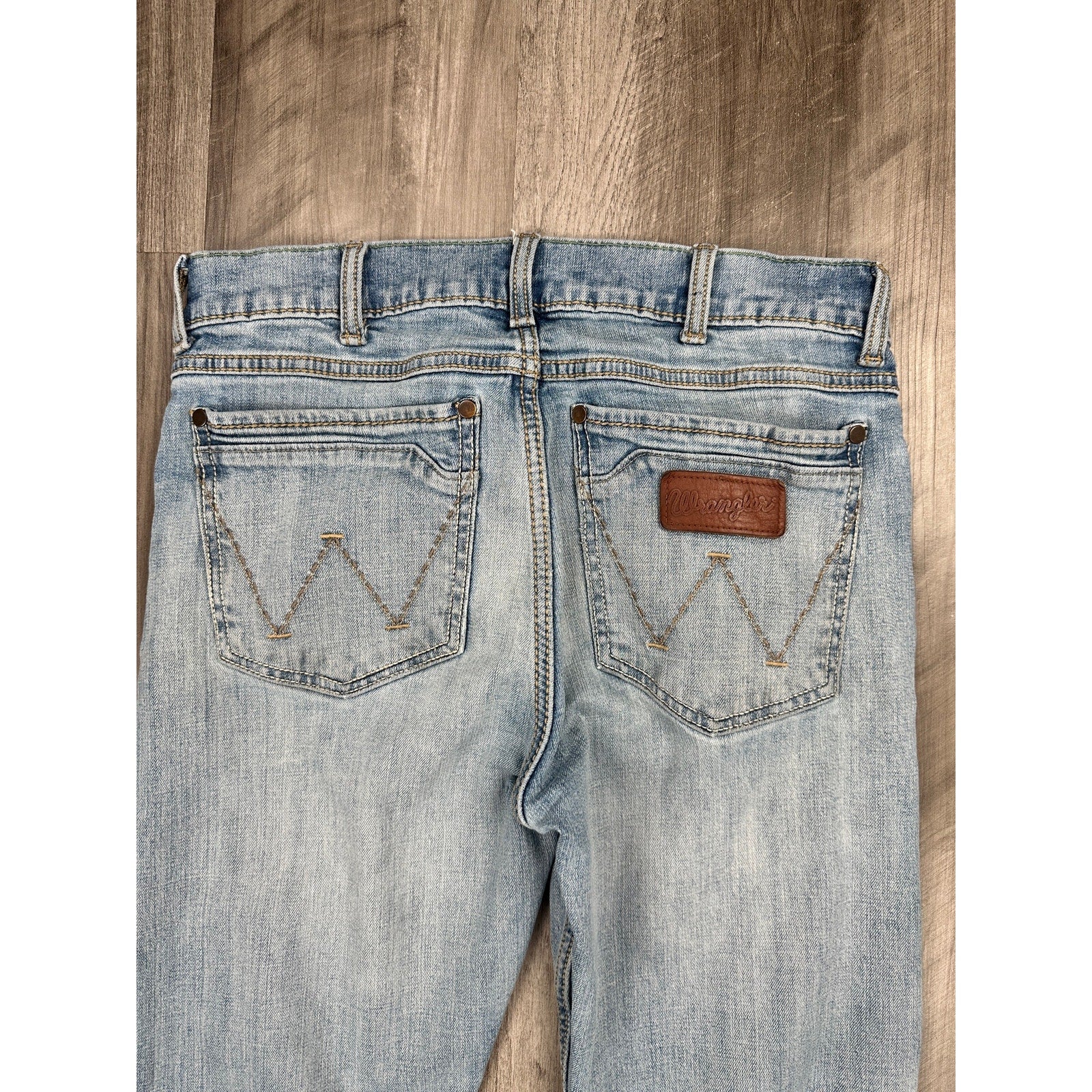 Wrangler Retro Slim Straight Jeans in Blue — Size 30x32 // Preowned