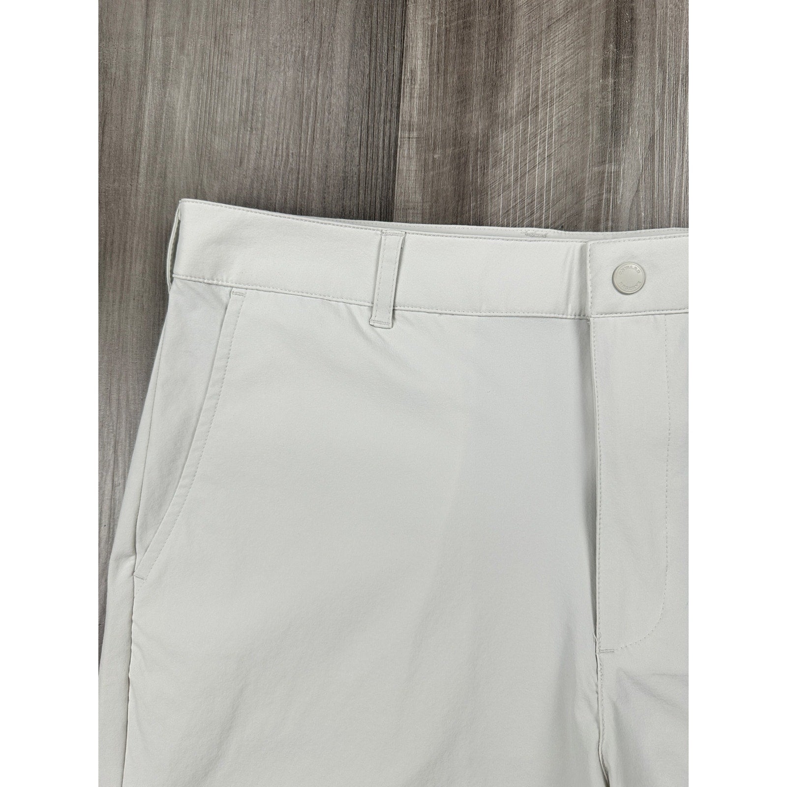 Onward Reserve Harris Performance Stretch Golf Shorts in Light Cream Stone — Size 32 // Preowned