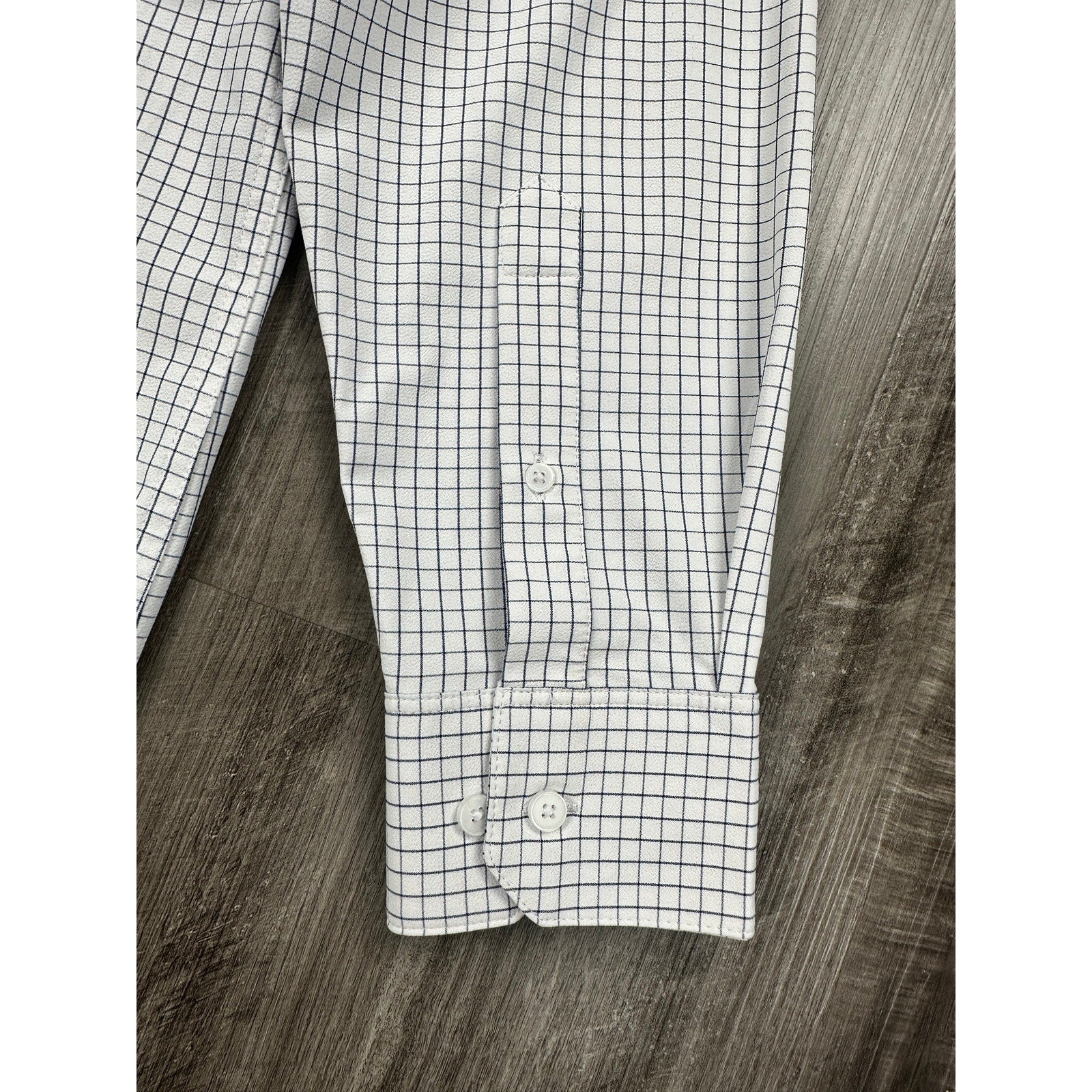 Mizzen+Main Grid Leeward Trim Long Sleeve Button Dress Shirt in White and Navy — Size Large // Preowned
