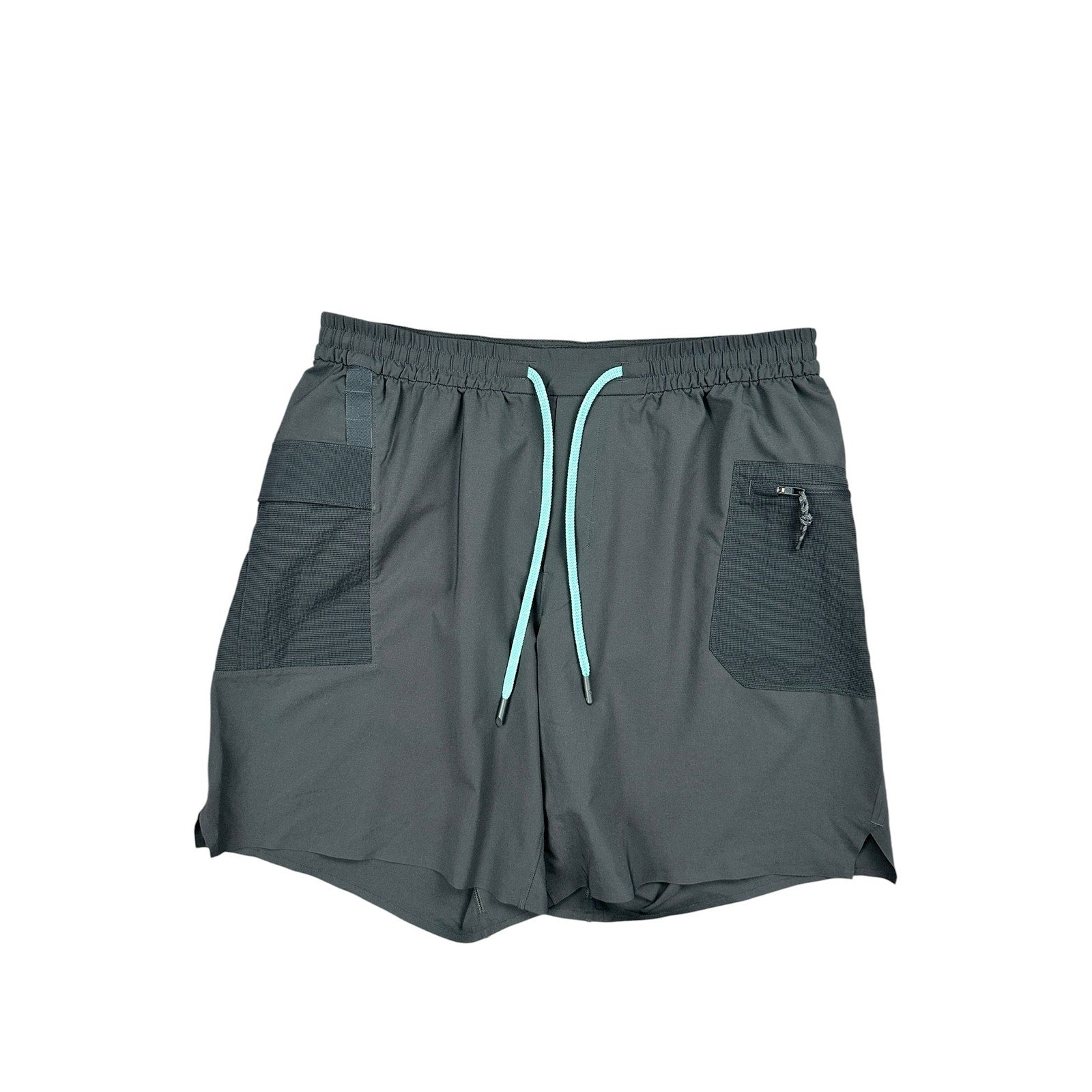 Lululemon Water Repellent 8" Hiking Shorts in Black — Size Large // Preowned