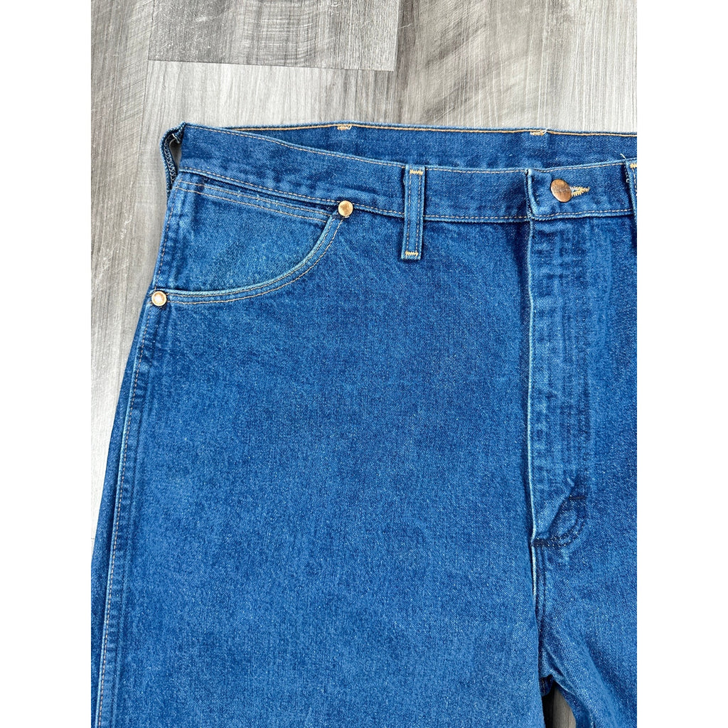 Wrangler Made in USA Vintage Cowboy Cut Original Fit Jeans in Blue — Size 40x30 // Preowned