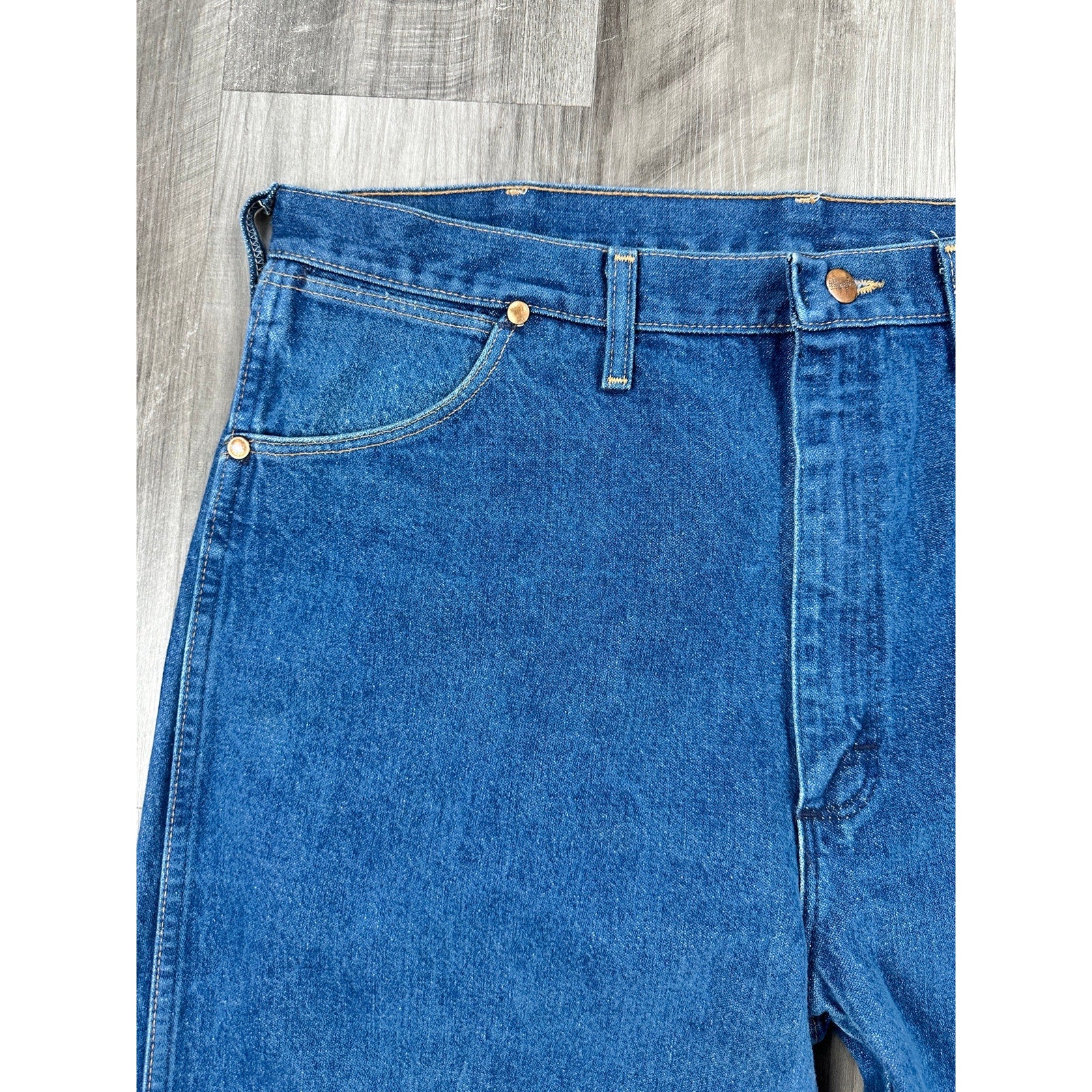 Wrangler Made in USA Vintage Cowboy Cut Original Fit Jeans in Blue — Size 40x30 // Preowned