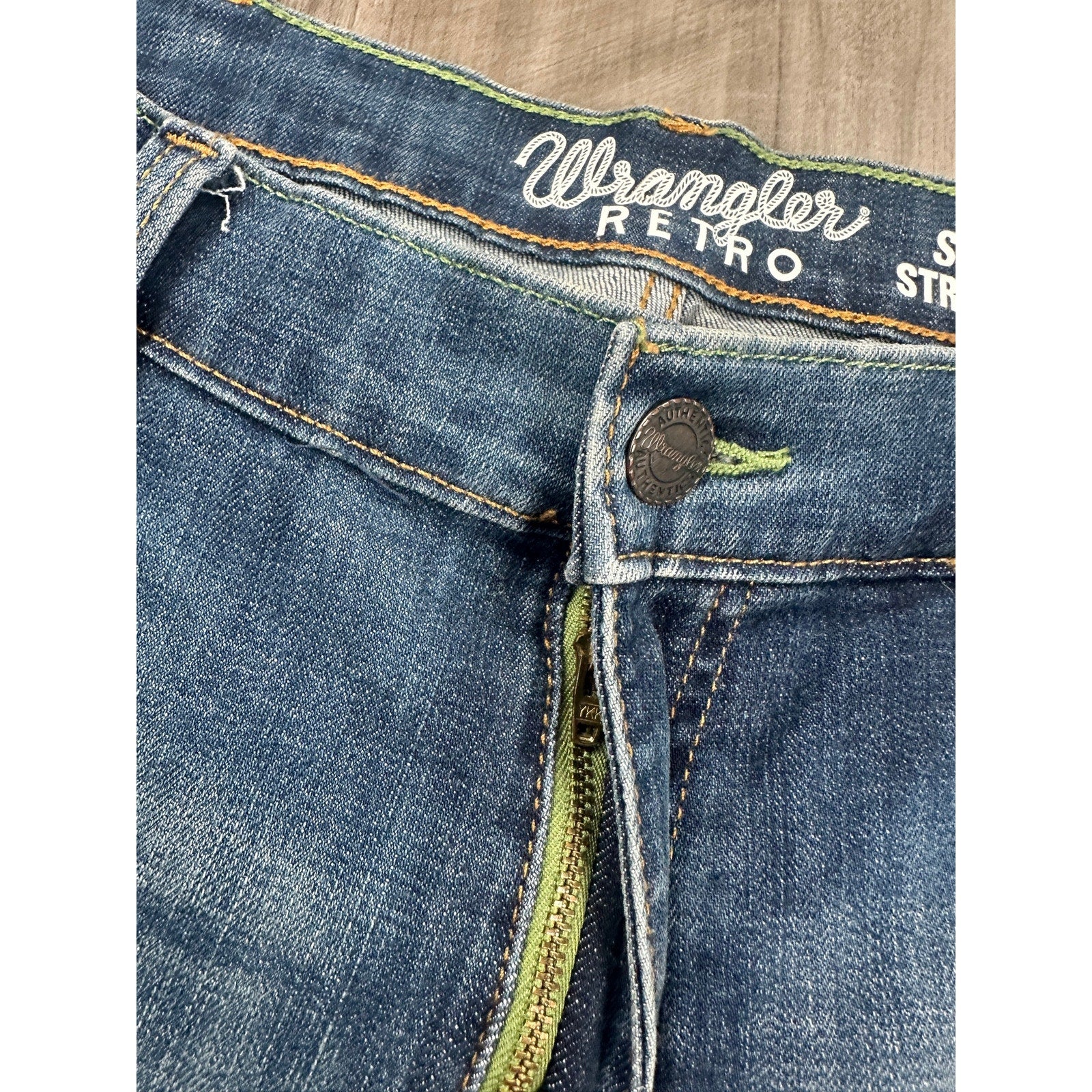 Wrangler Retro Slim Fit Straight Leg Jean in Medium Wash — 35x36