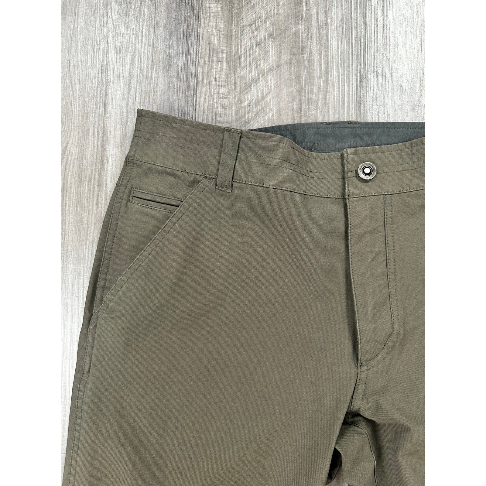 Kuhl Resistor Chino Pants in Olive Khaki — Size 34x30 // Preowned