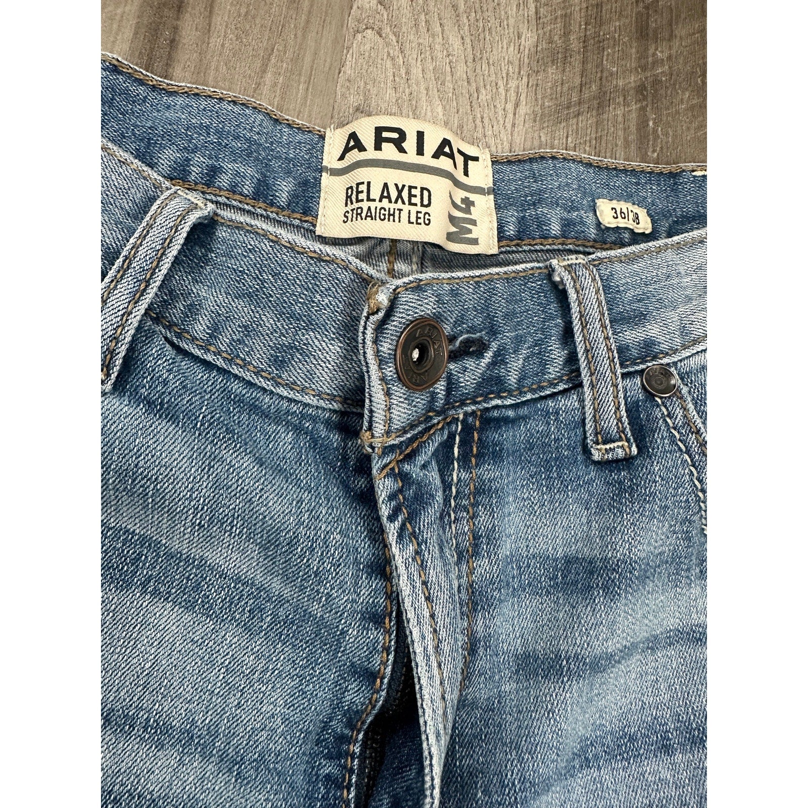 Ariat Abel M4 Relaxed Straight Leg Jean in Orleans Blue — Size 36x38 // Preowned