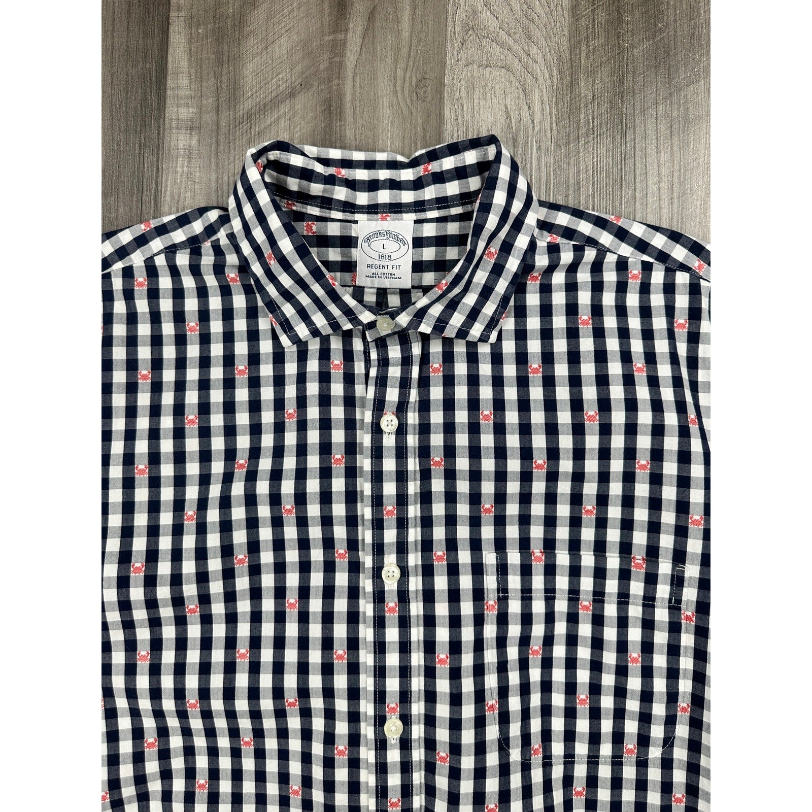 Brooks Brothers Regent Fit Gingham Crab Print Short Sleeve Shirt in Navy, White, Red — Size Large // Preowned