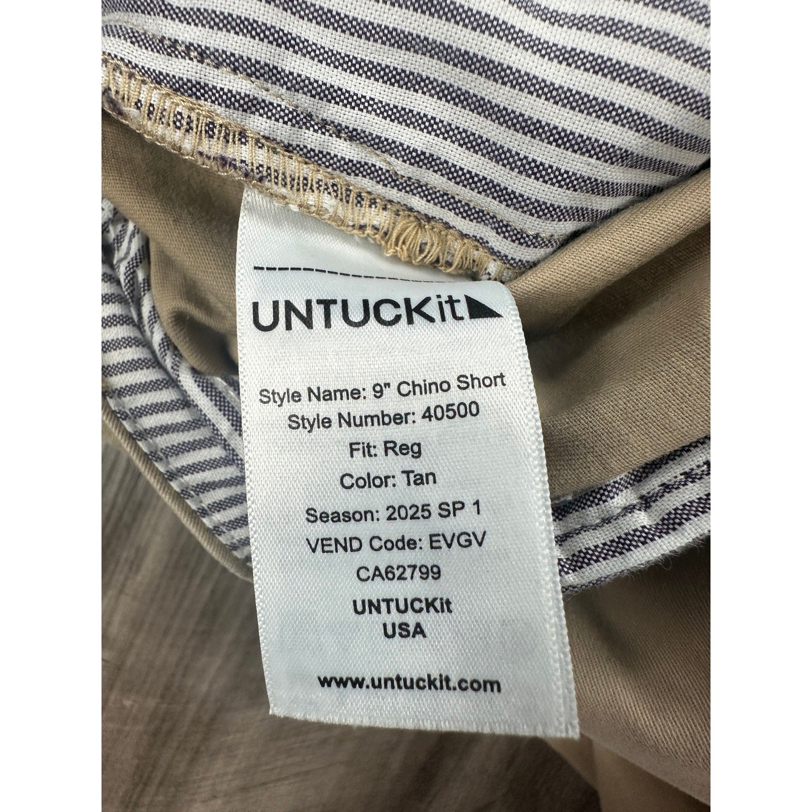 UNTUCKit St. Vincent 9-Inch Chino Shorts in Tan — Size 36 // Preowned
