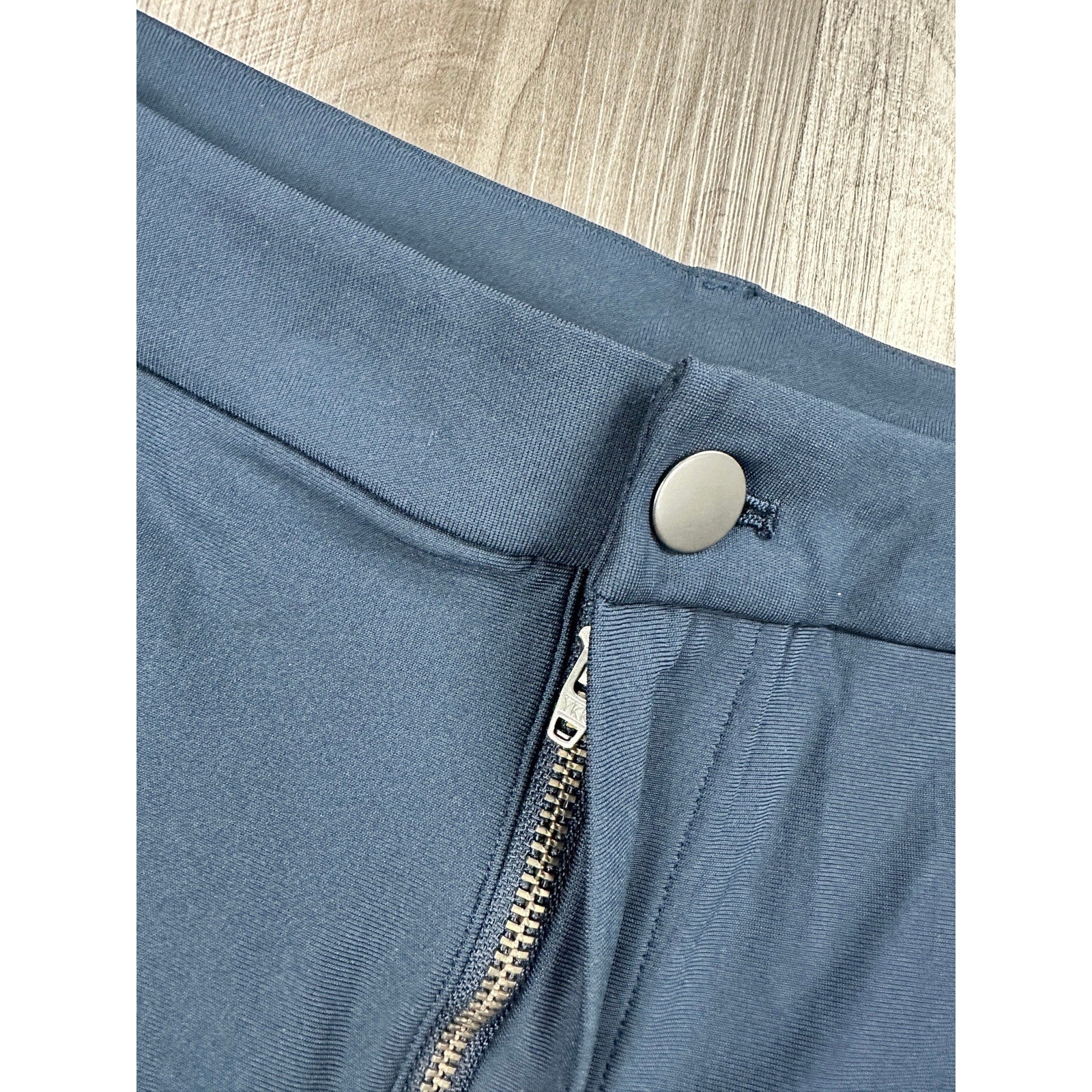 Lululemon ABC Warpstreme Classic Fit 7" Shorts in True Navy — Size 34 // Preowned