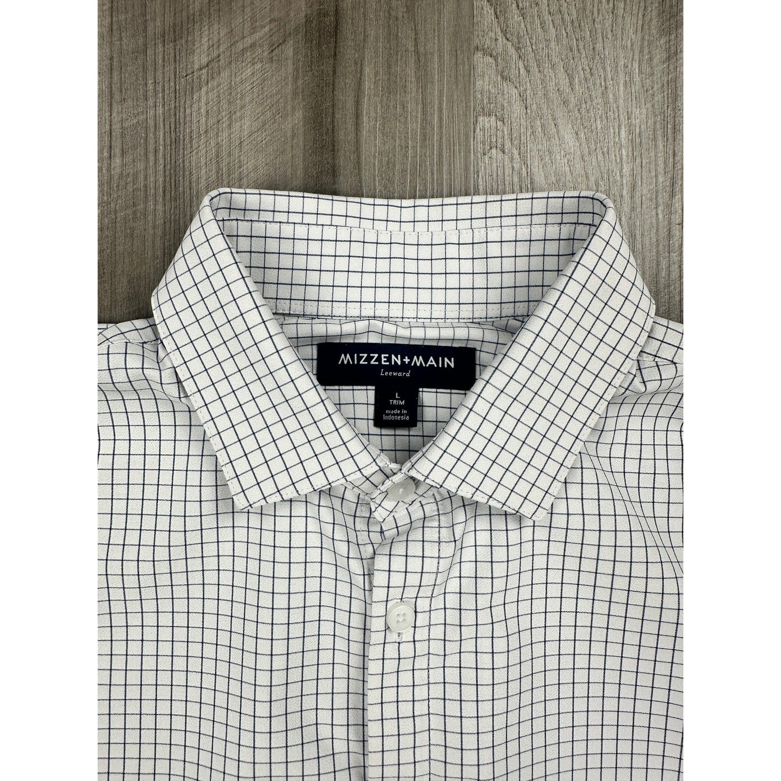 Mizzen+Main Grid Leeward Trim Long Sleeve Button Dress Shirt in White and Navy — Size Large // Preowned