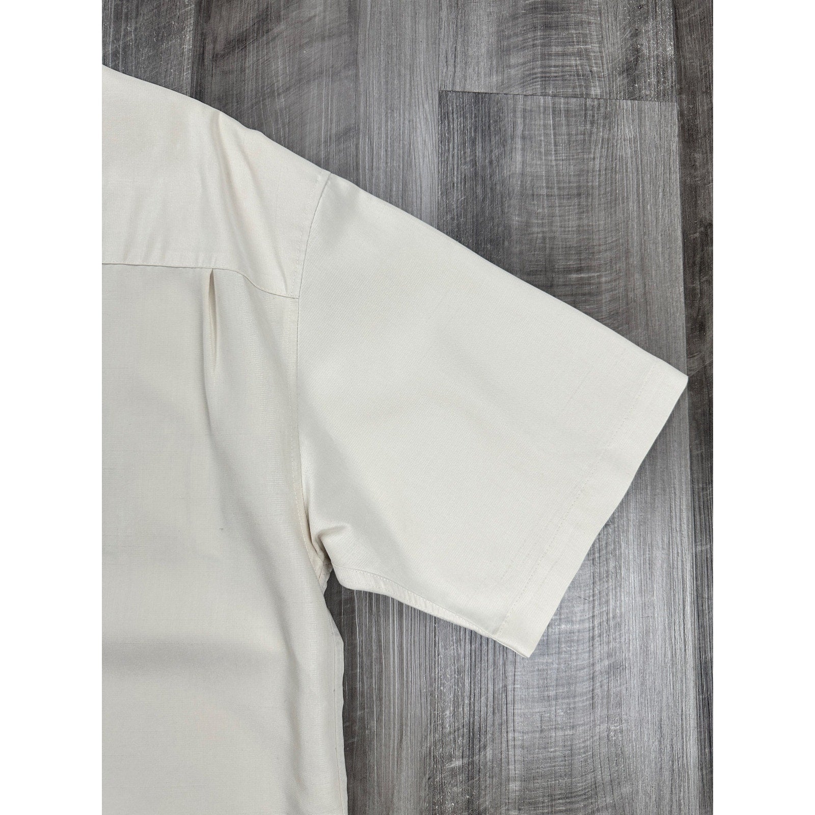 Bamboo Cay Hawaiian Tropical Palms Short Sleeve Button Down in Cream — Size L // Preowned