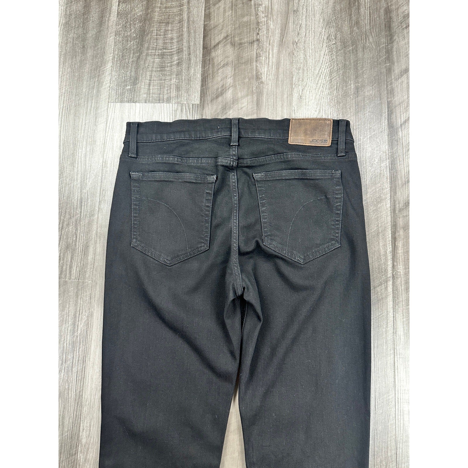 Joe's Jeans The Brixton Straight + Narrow Jean in Griffith Black — Size 33