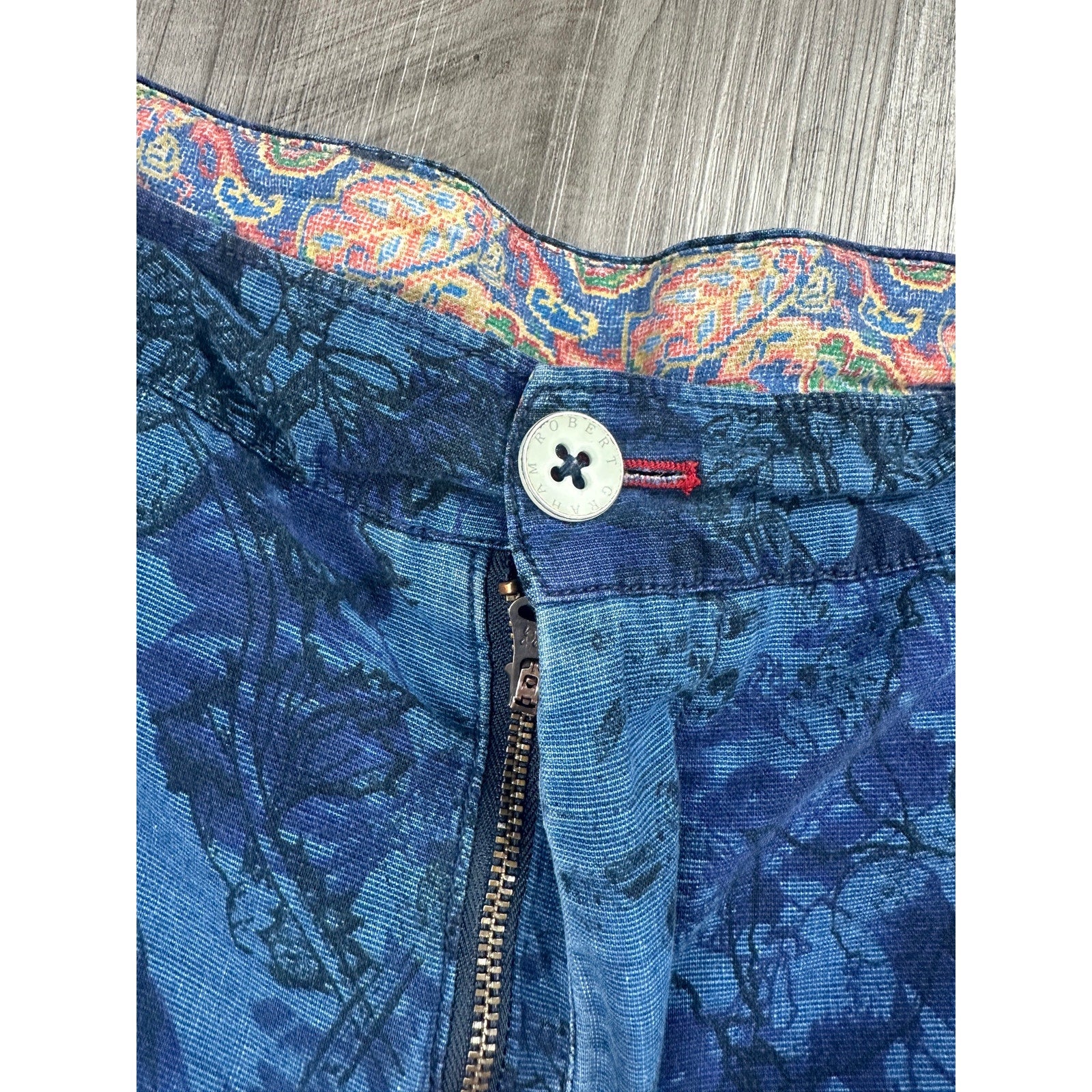 Robert Graham Floral Cotton Classic Fit Shorts in Blue and Navy — Size 44 // Preowned
