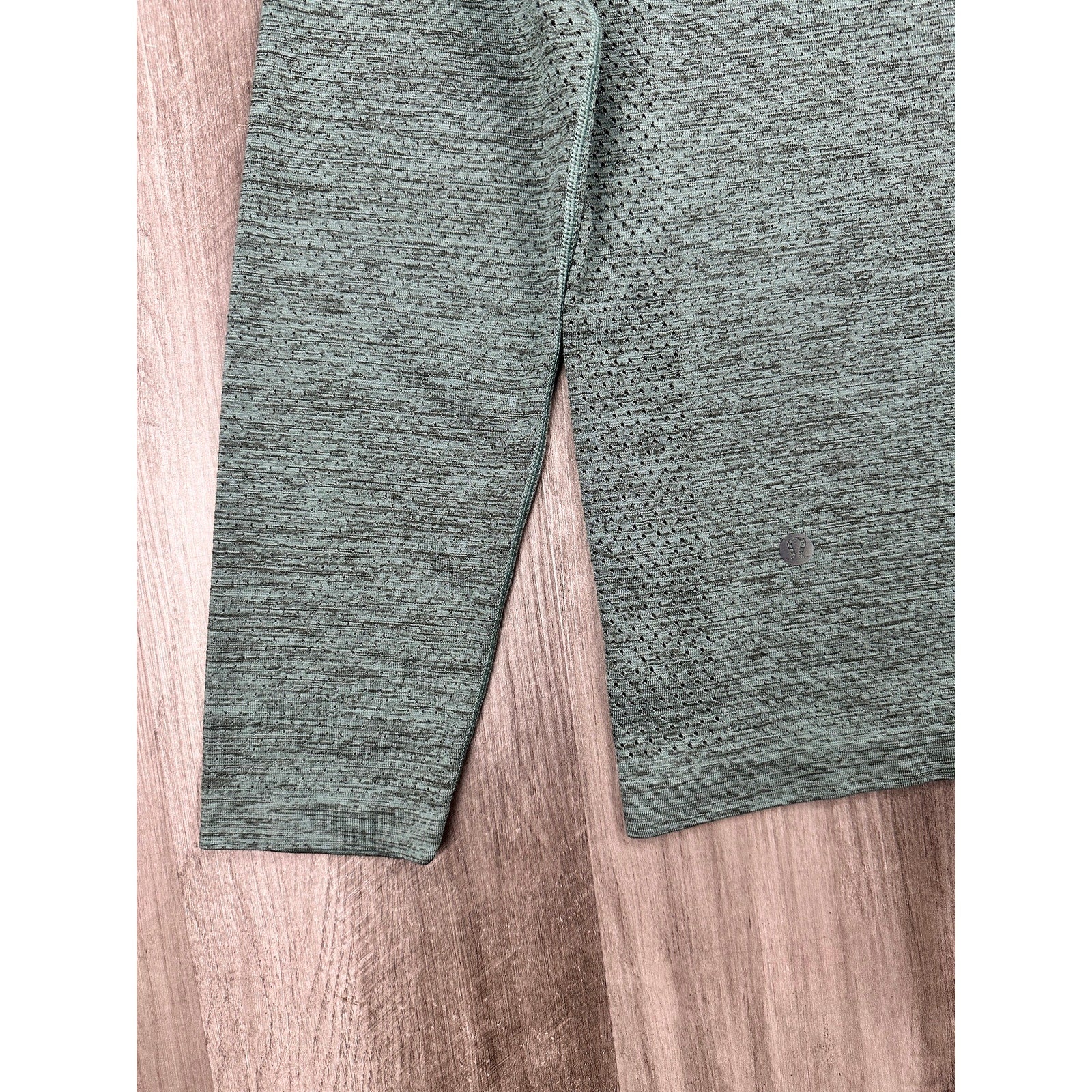 Lululemon Metal Vent Tech Half Zip Pullover in Heather Green — Size Large // Preowned