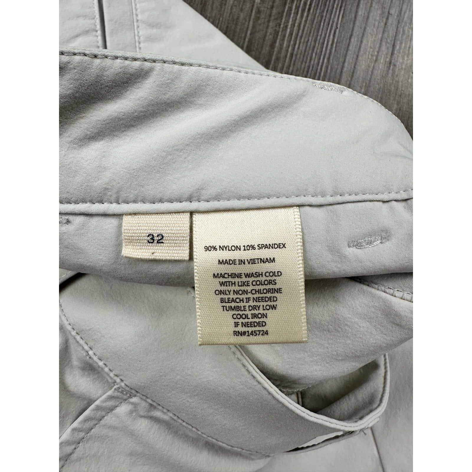 Onward Reserve Harris Performance Stretch Golf Shorts in Light Cream Stone — Size 32 // Preowned