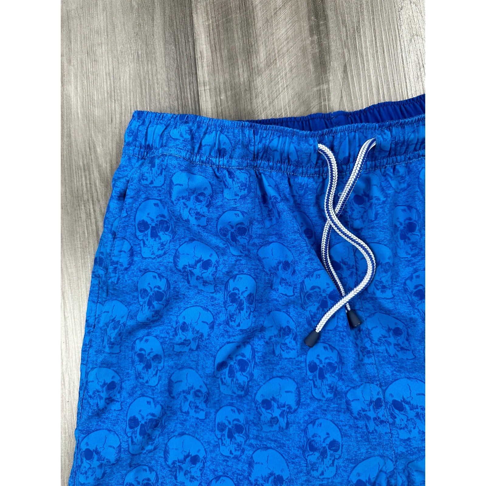 Peter Millar Seaside Skulls Print Walker Cup Swim Trunks in Blue and Navy — Size Medium // Preowned