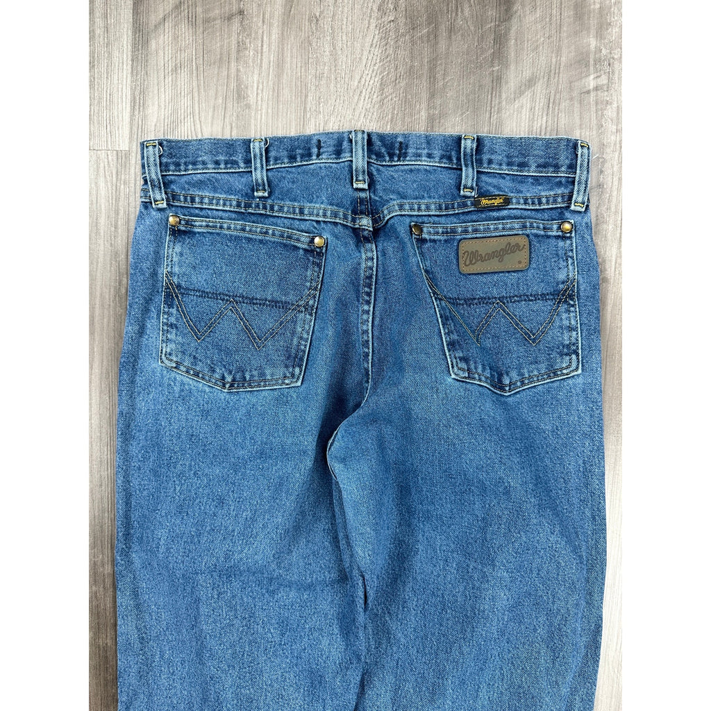 Wrangler George Strait Cowboy Cut Relaxed Fit Jean in Blue — Size 32x36 // Preowned