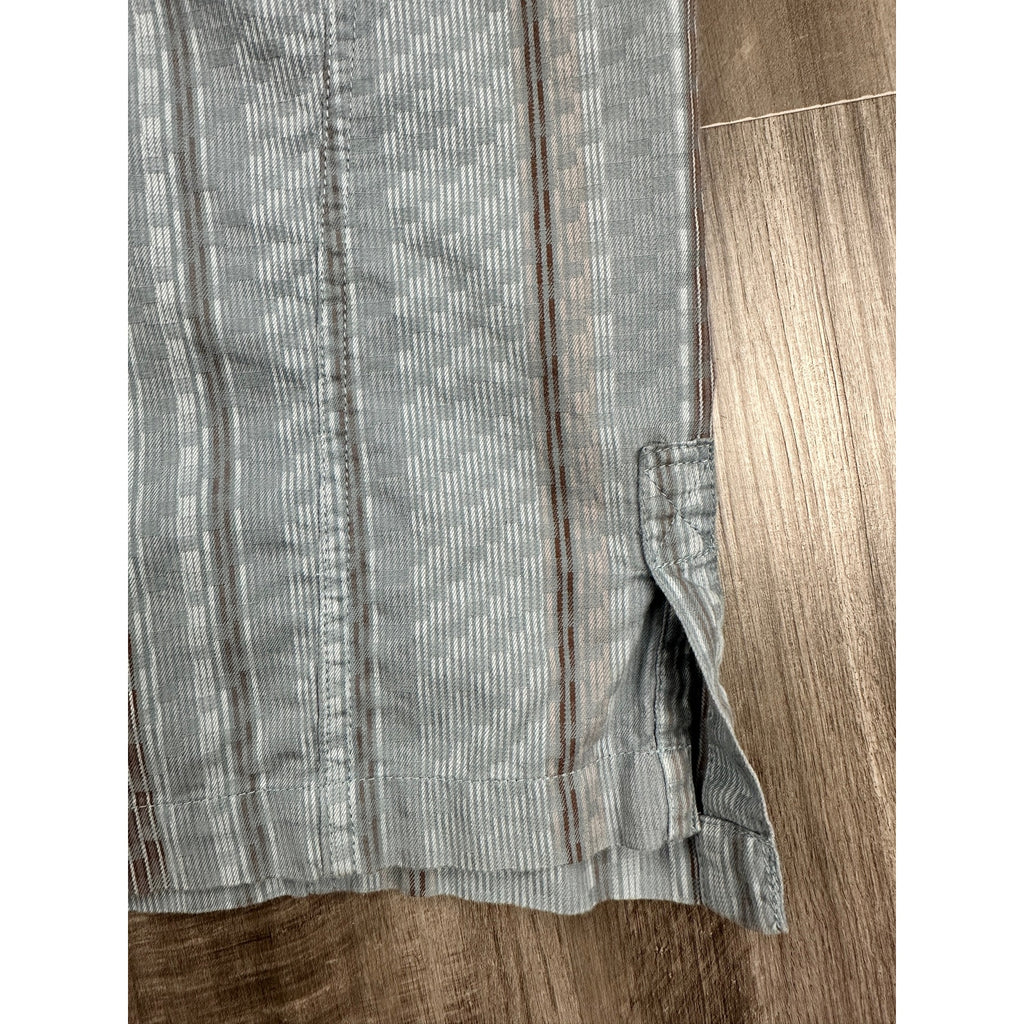 Mountain Hardwear Short Sleeve Geo Striped Button Down in Gray Multi — Size Large // Preowned