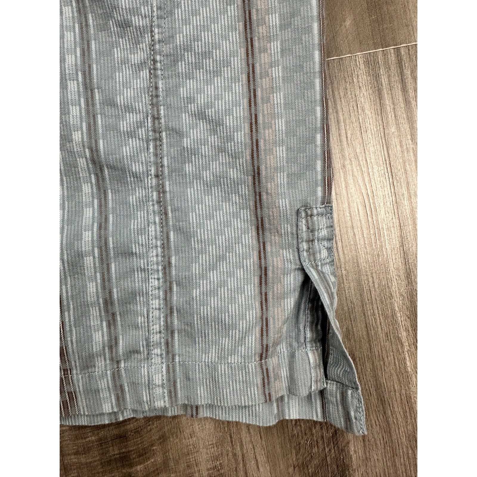 Mountain Hardwear Short Sleeve Geo Striped Button Down in Gray Multi — Size Large // Preowned