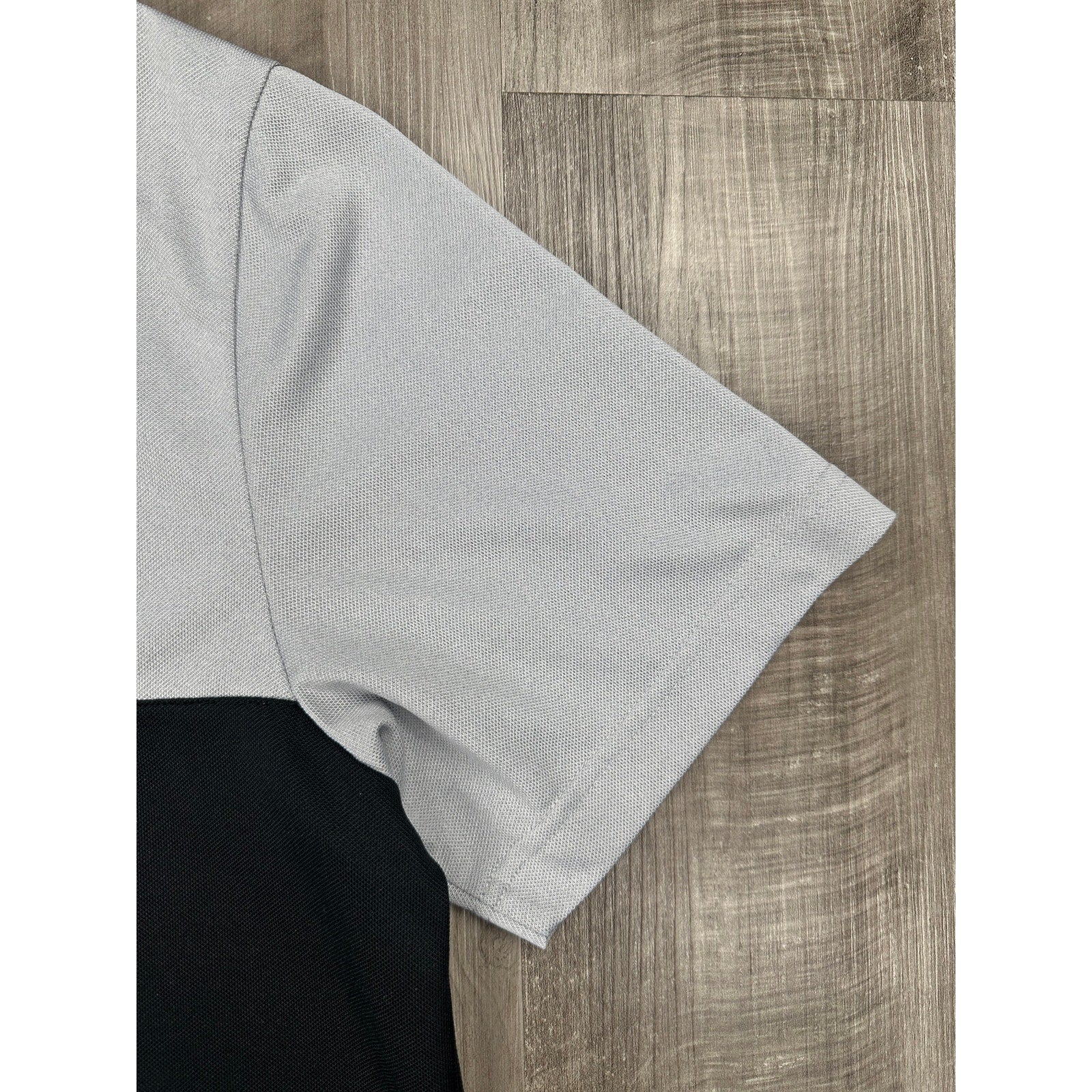 TravisMathew Real Treat Striped Stretch Golf Polo in Gray, Black, Purple — Size Large // Preowned