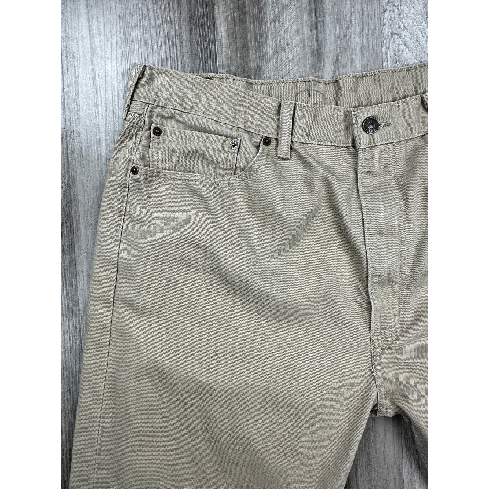 Levi's Straight Leg Zip Fly Jeans in Tan — Size 40x32 // Preowned