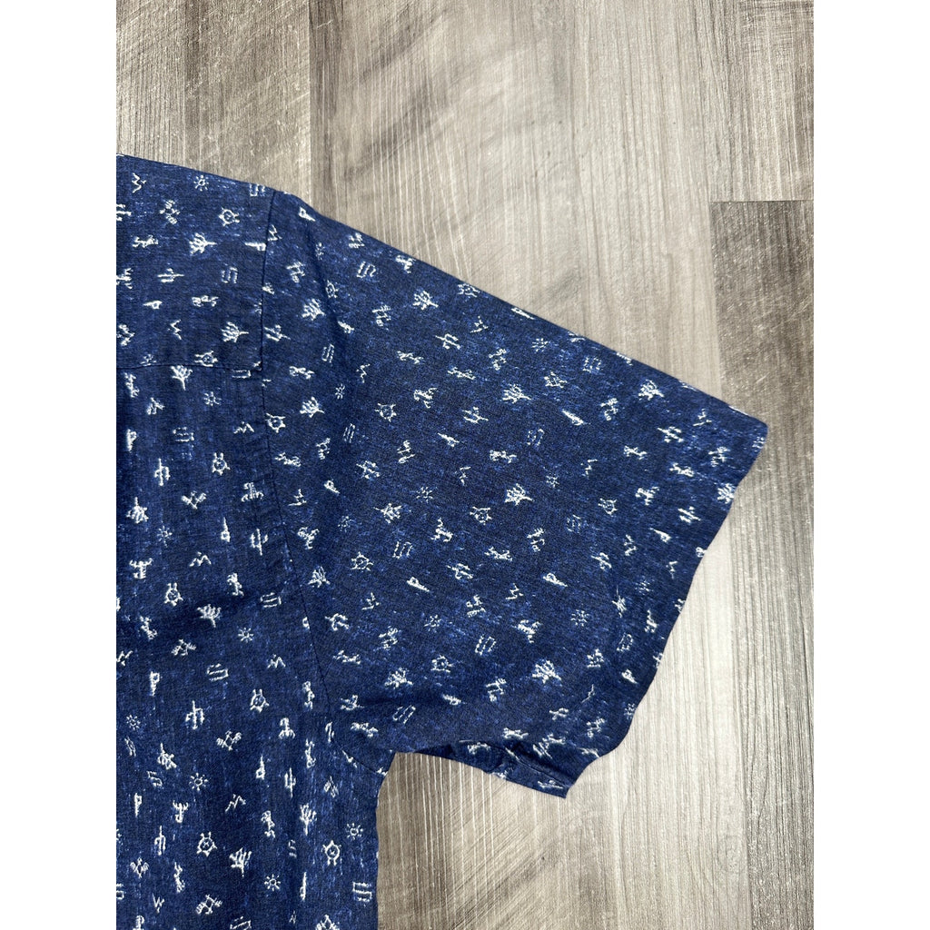 Patagonia Go-To Lightweight Organic Cotton Button Down Shirt in Navy Print — Size Large // Preowned