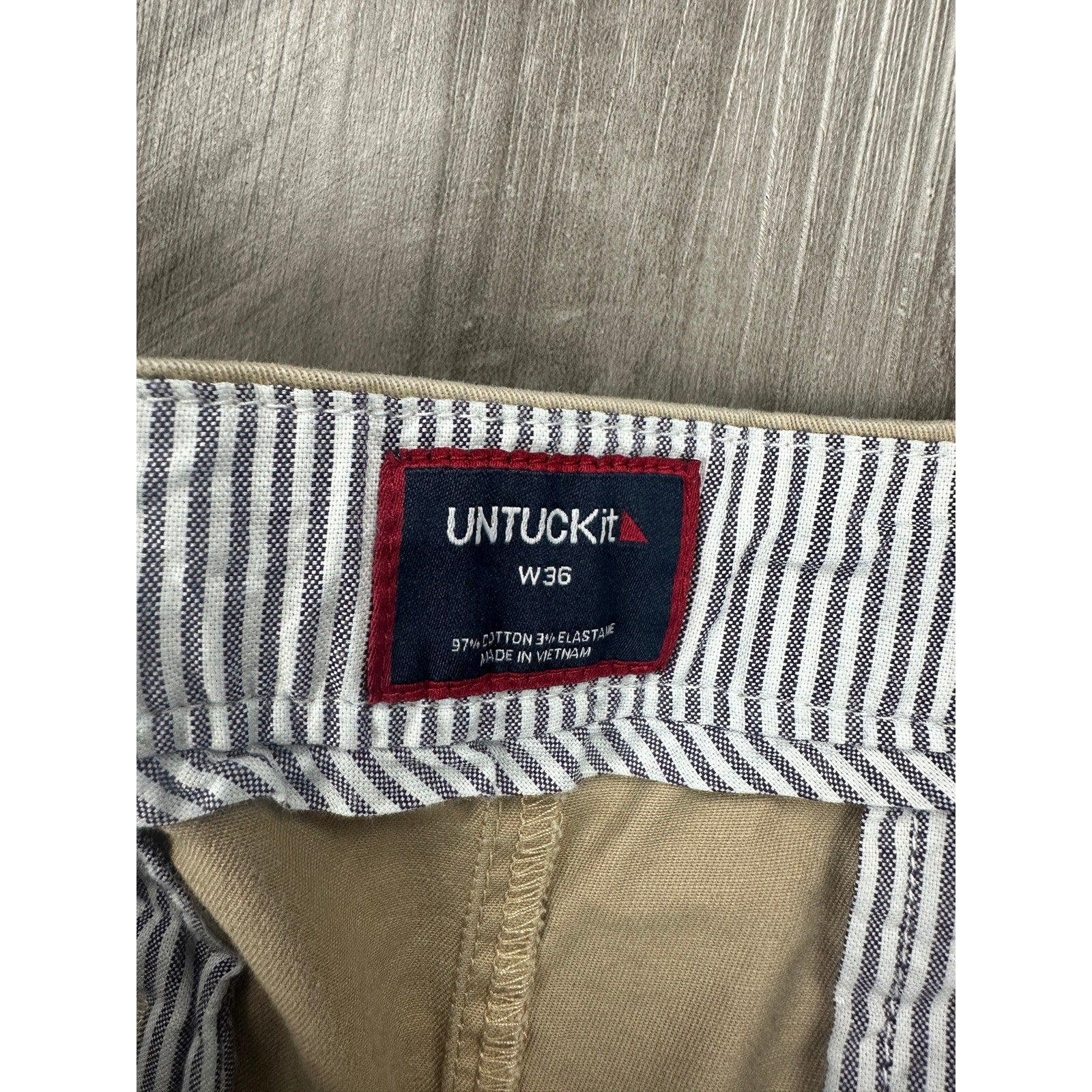 UNTUCKit St. Vincent 9-Inch Chino Shorts in Tan — Size 36 // Preowned
