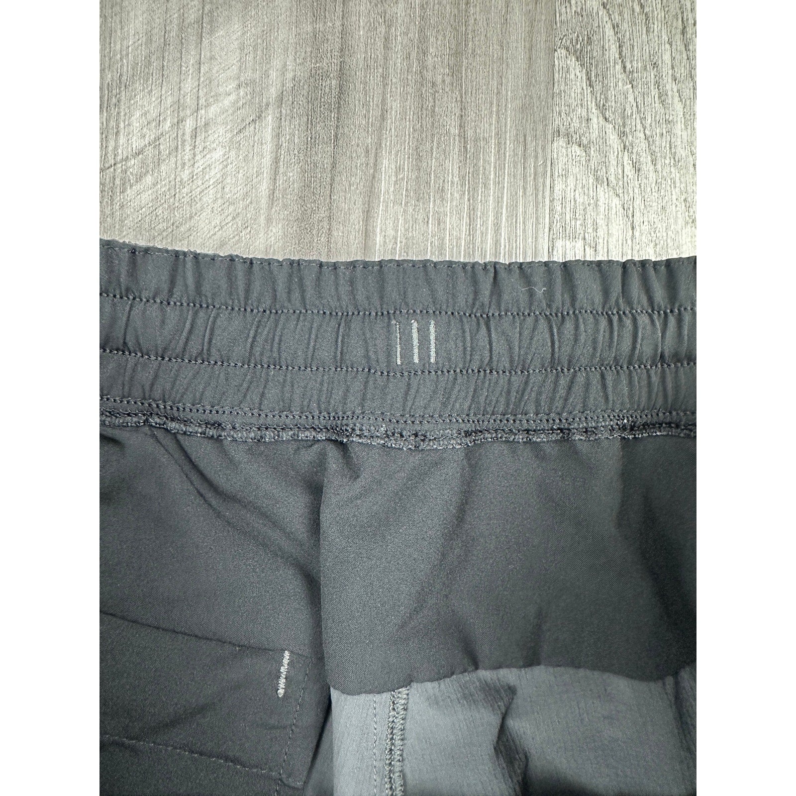 Lululemon Bowline Ripstop 8" Performance Shorts in Charcoal — Size Large // Preowned