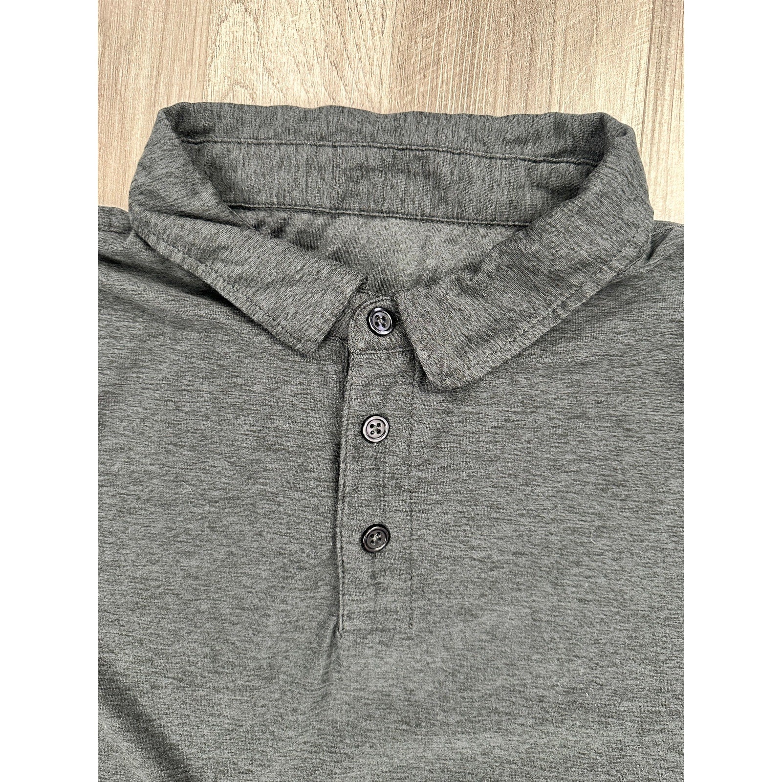 Vuori Strato Tech Polo in Heather Charcoal — Size Medium // Preowned