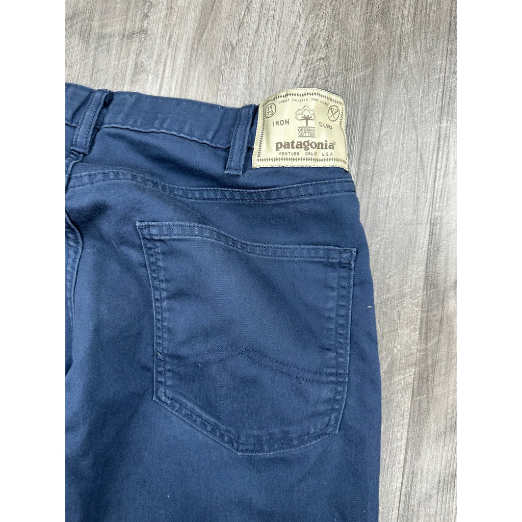 Patagonia Performance T400 Comfort Twill Straight Jeans in Navy — Size 31x32 // Preowned
