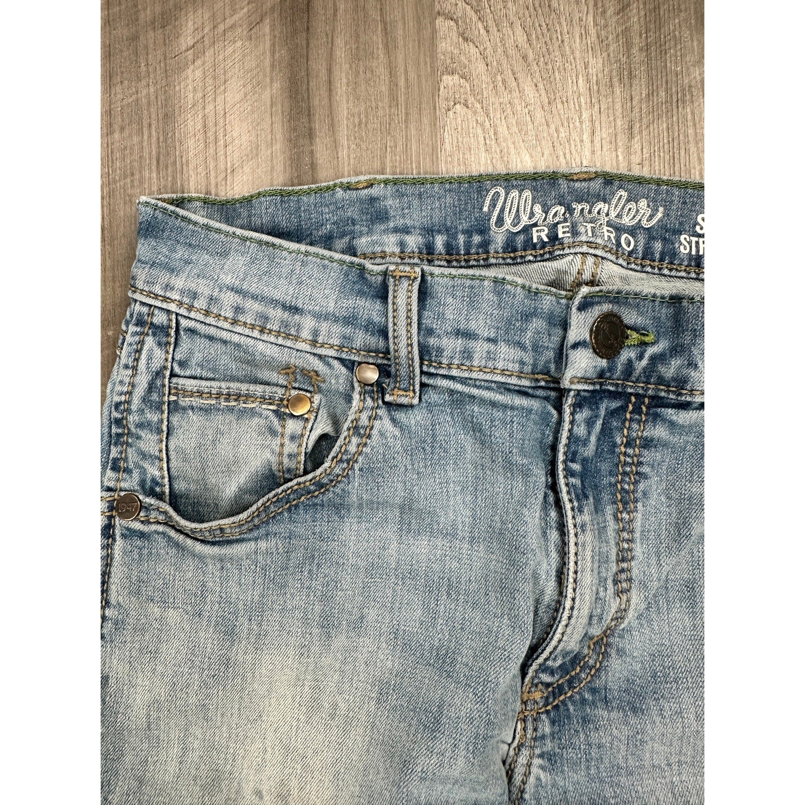 Wrangler Retro Slim Straight Jeans in Blue — Size 30x32 // Preowned