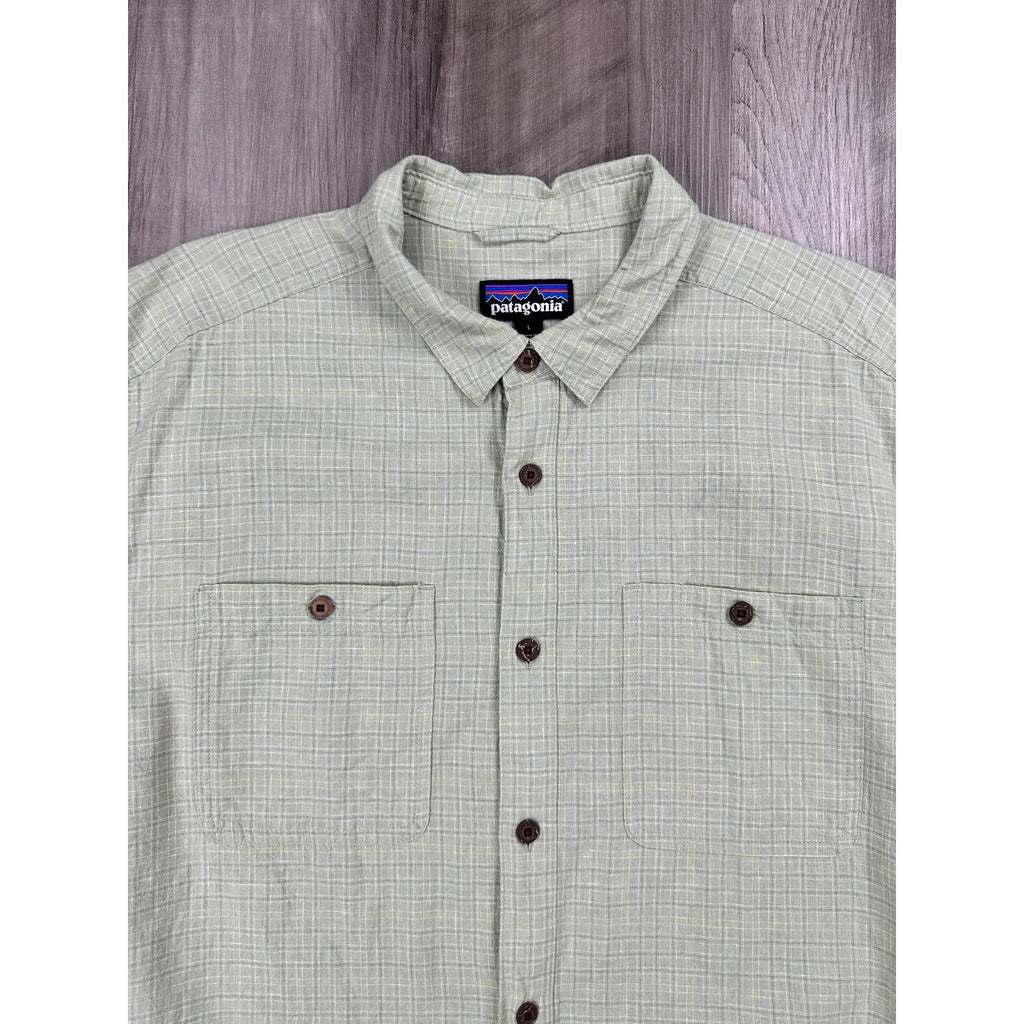 Patagonia Back Step Founder Short Sleeve Shirt in Matcha Green — Size Large // Preowned