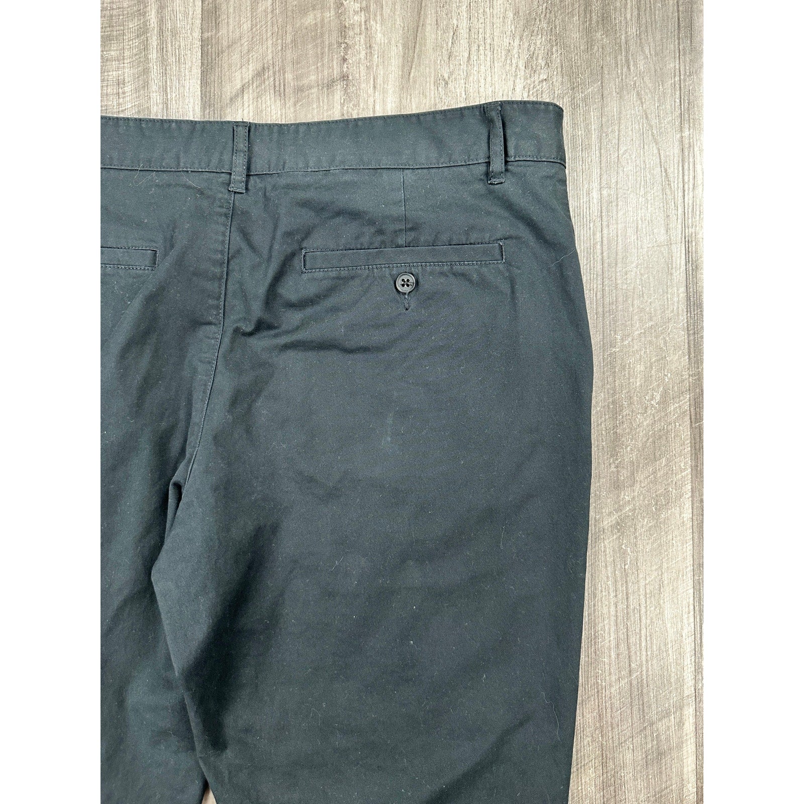 Under 510 Slim Tapered Fit Chino Pants in Black — Size 36x28 // Preowned