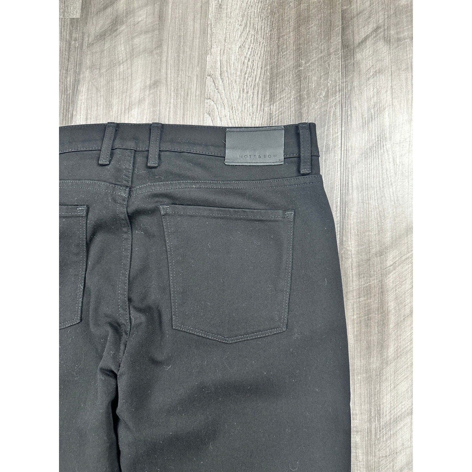 Mott and Bow Straight Barclay Jean in Black — Size 36x32 // Preowned