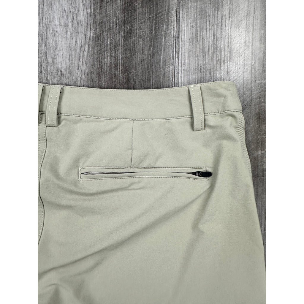 Toes on the Nose Legend Hybrid Walkshorts — Size 32 // Preowned