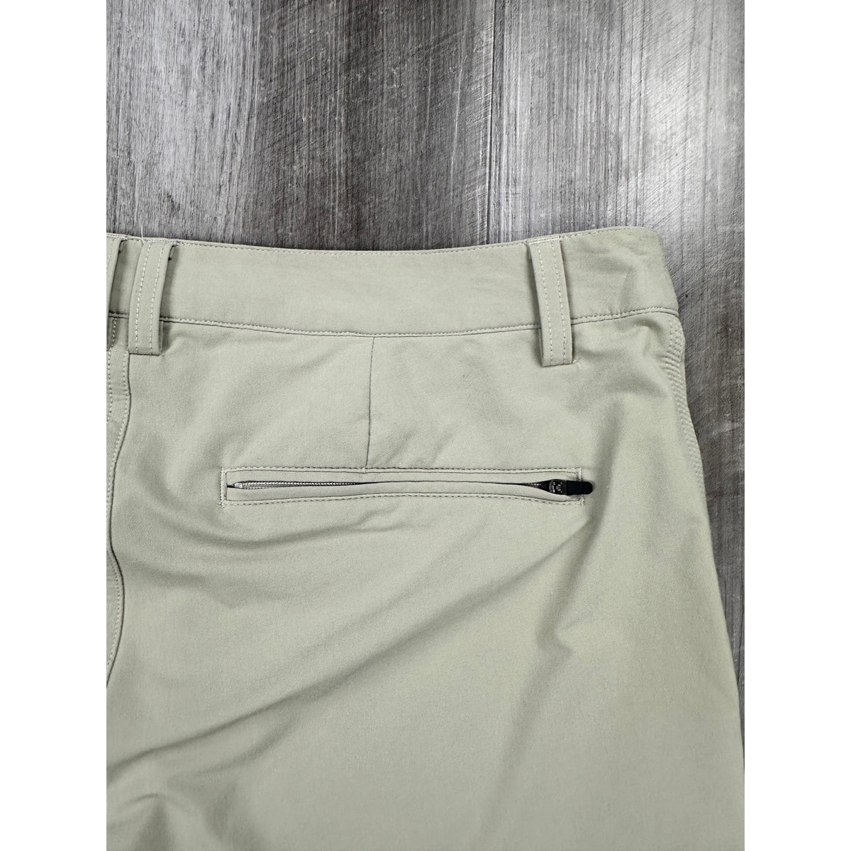 Toes on the Nose Legend Hybrid Walkshorts — Size 32 // Preowned