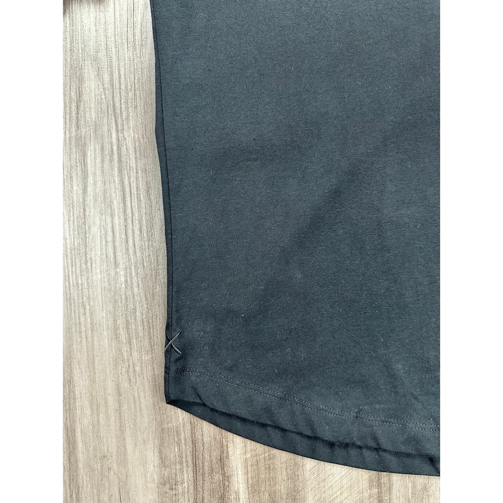 Cuts Clothing AO Crew Neck Long Sleeve Curve Hem Tee in Black — Size Medium // Preowned