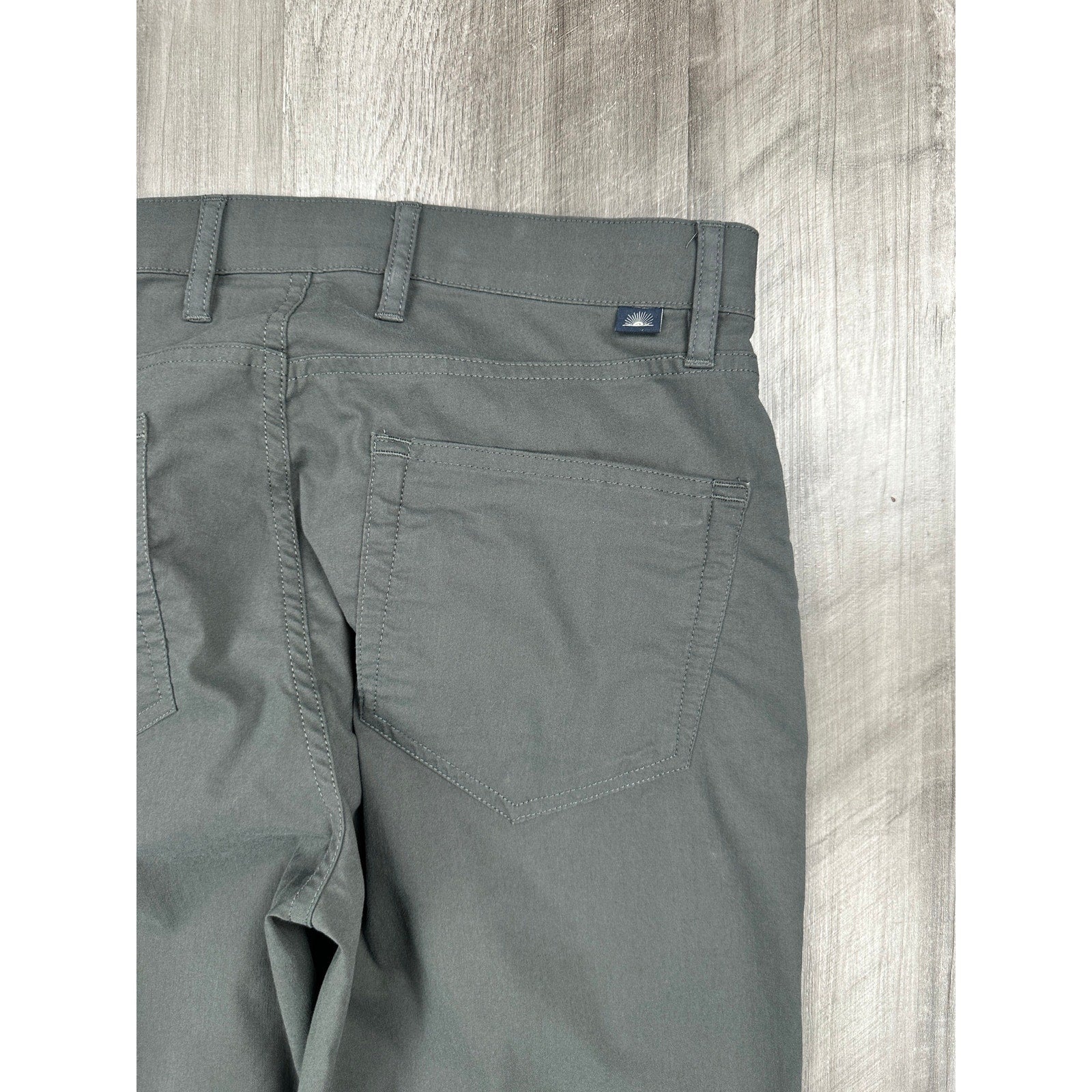 Faherty Reserve Collection Movement 5 Pocket Pants in Dark Gray — Size 28x32 // Preowned