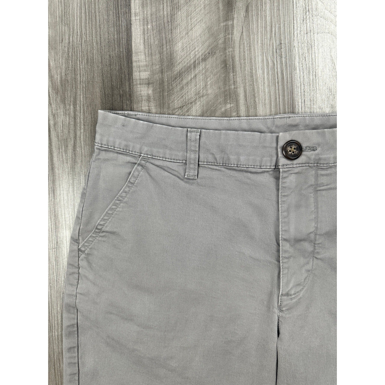Chubbies The Flat Front Collection Regular Fit 7" Chino Shorts in Taupe Gray — Size 32 // Preowned
