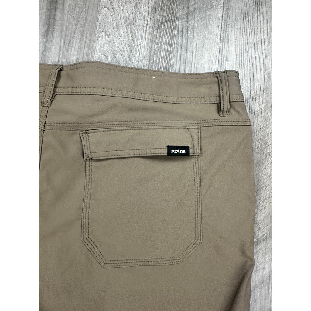 Prana Stretch Zion Performance Standard Fit 8-Inch Cargo Shorts in Brown — Size 40x8 // Preowned