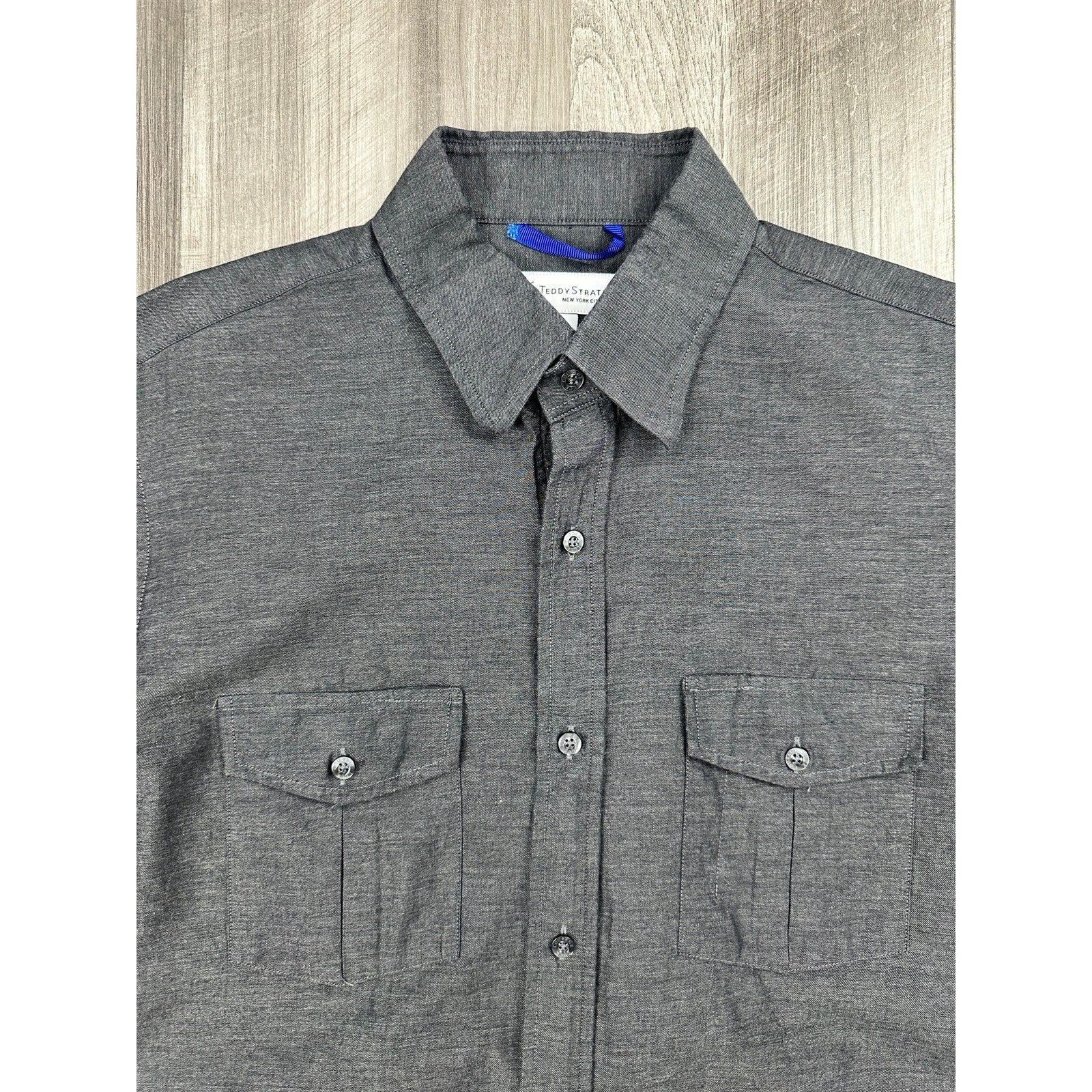 Teddy Stratford Two Pocket Organic Long Sleeve Shirt in Charcoal — Size 1 (US Small) // Preowned