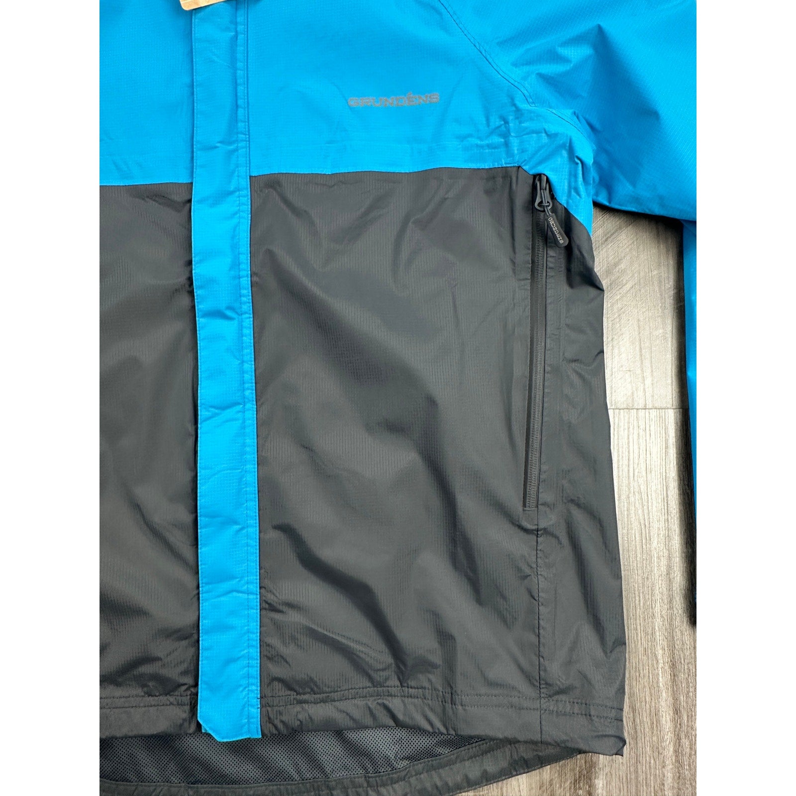 Grundens Trident Ripstop Hooded Jacket in Coastal Blue — Size Medium