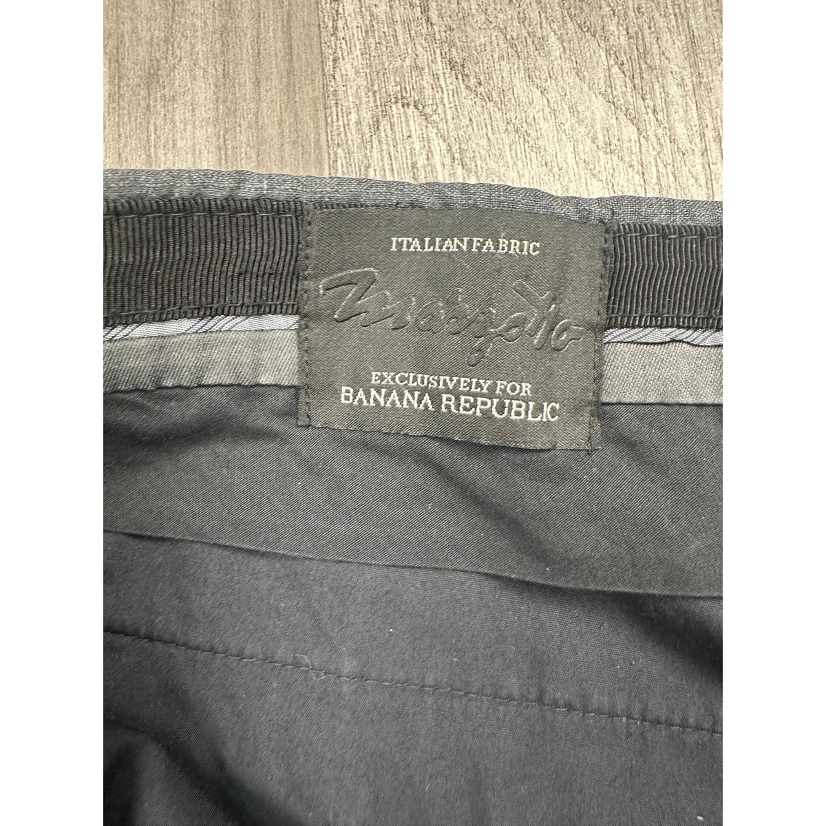 Banana Republic Marzotto Italian Fabric Slim Traveler Textured Trouser Pants — Size 33x32 // Preowned