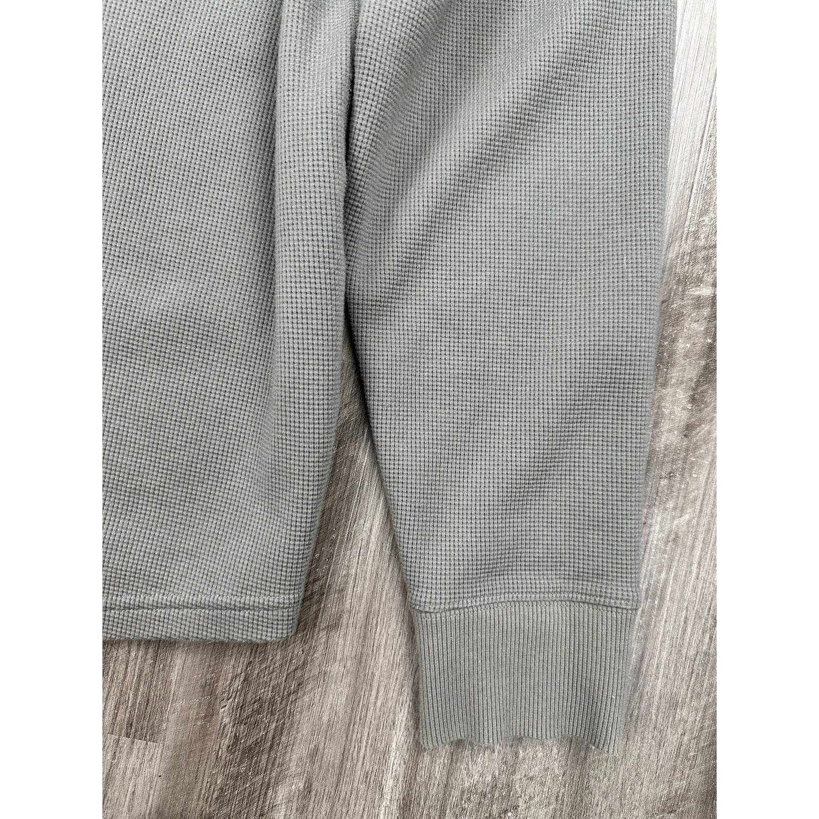 Kuiu Waffle Knit Thermal Henley in Gray — Size Large // Preowned