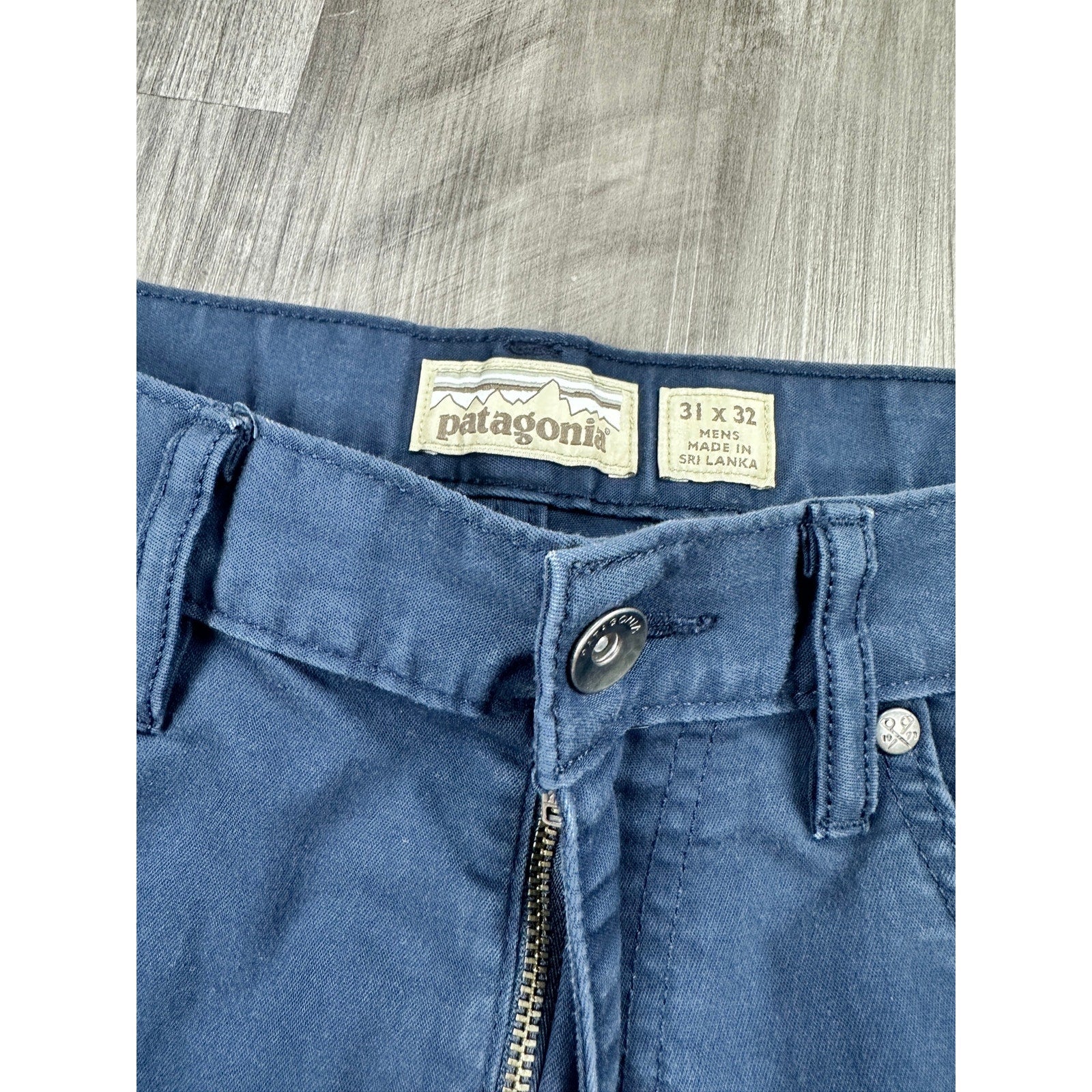 Patagonia Performance T400 Comfort Twill Straight Jeans in Navy — Size 31x32 // Preowned