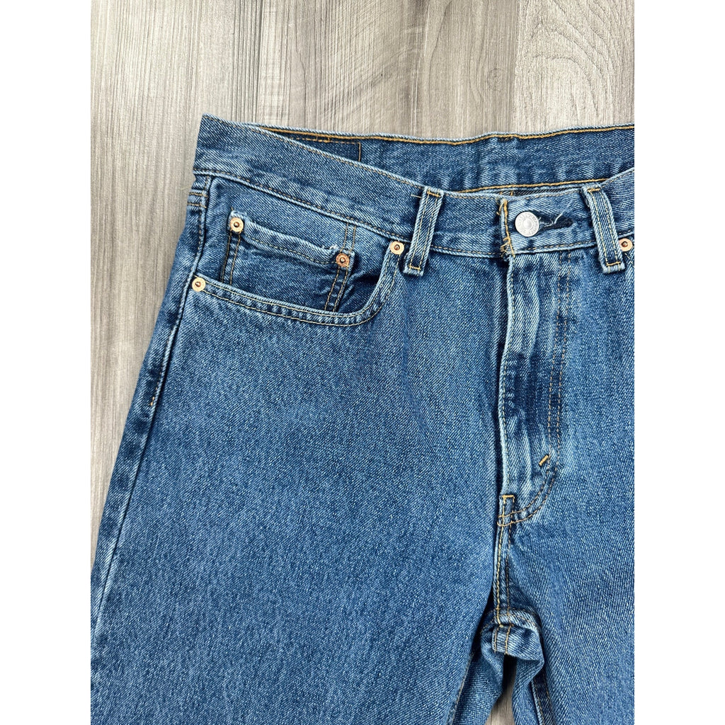 Levi's 550 Relaxed Fit Jean in Medium Wash Blue — Size 32x30 // Preowned