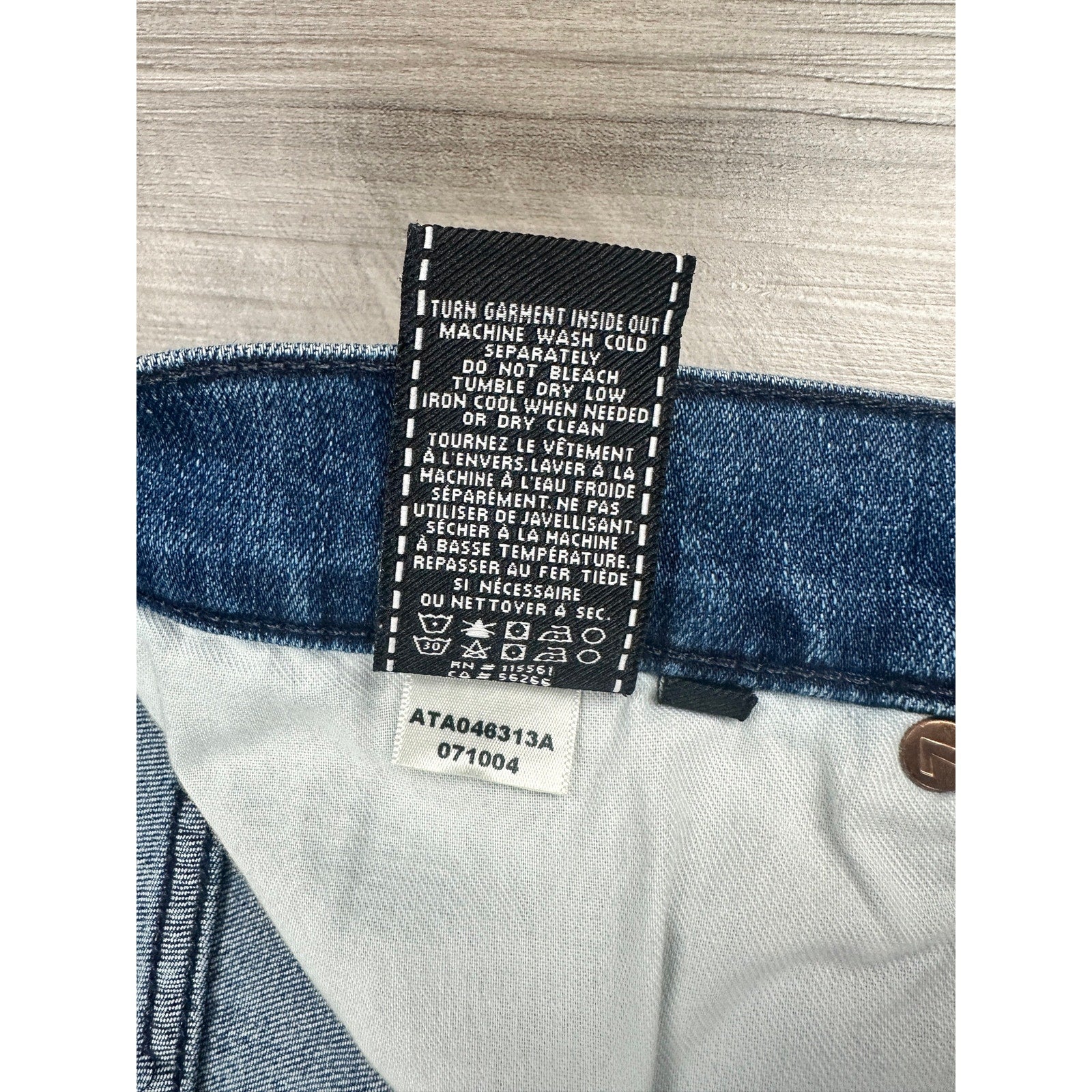 7 For All Mankind Austyn Luxe Performance Relaxed Straight Leg Jean in Medium Wash — Size 36