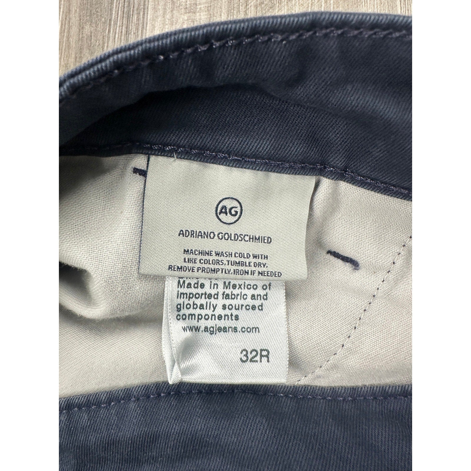 AG Adriano Goldschmied Green Label Canyon Relaxed Golf Shorts in Navy — Size 32R // Preowned