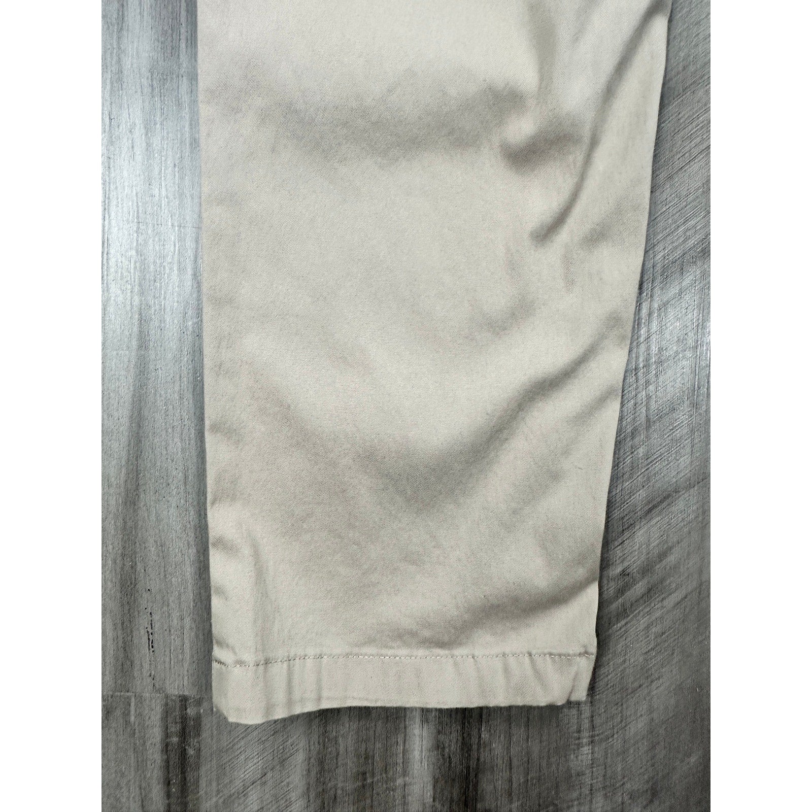 Birddogs Stretch Performance Khakis in Khaki — Size 34x32 // Preowned